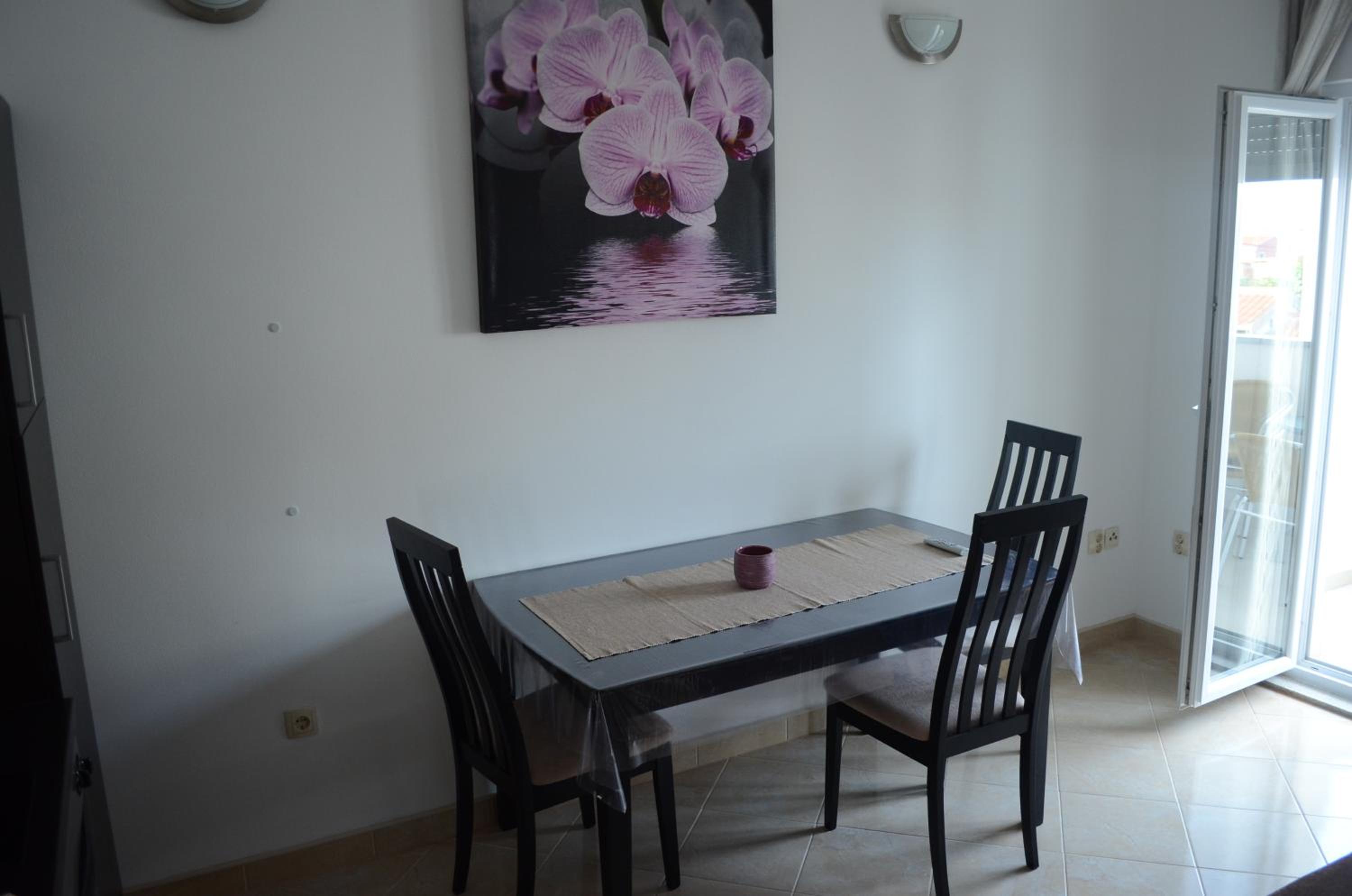 One-Bedroom Apartment - Photo 6