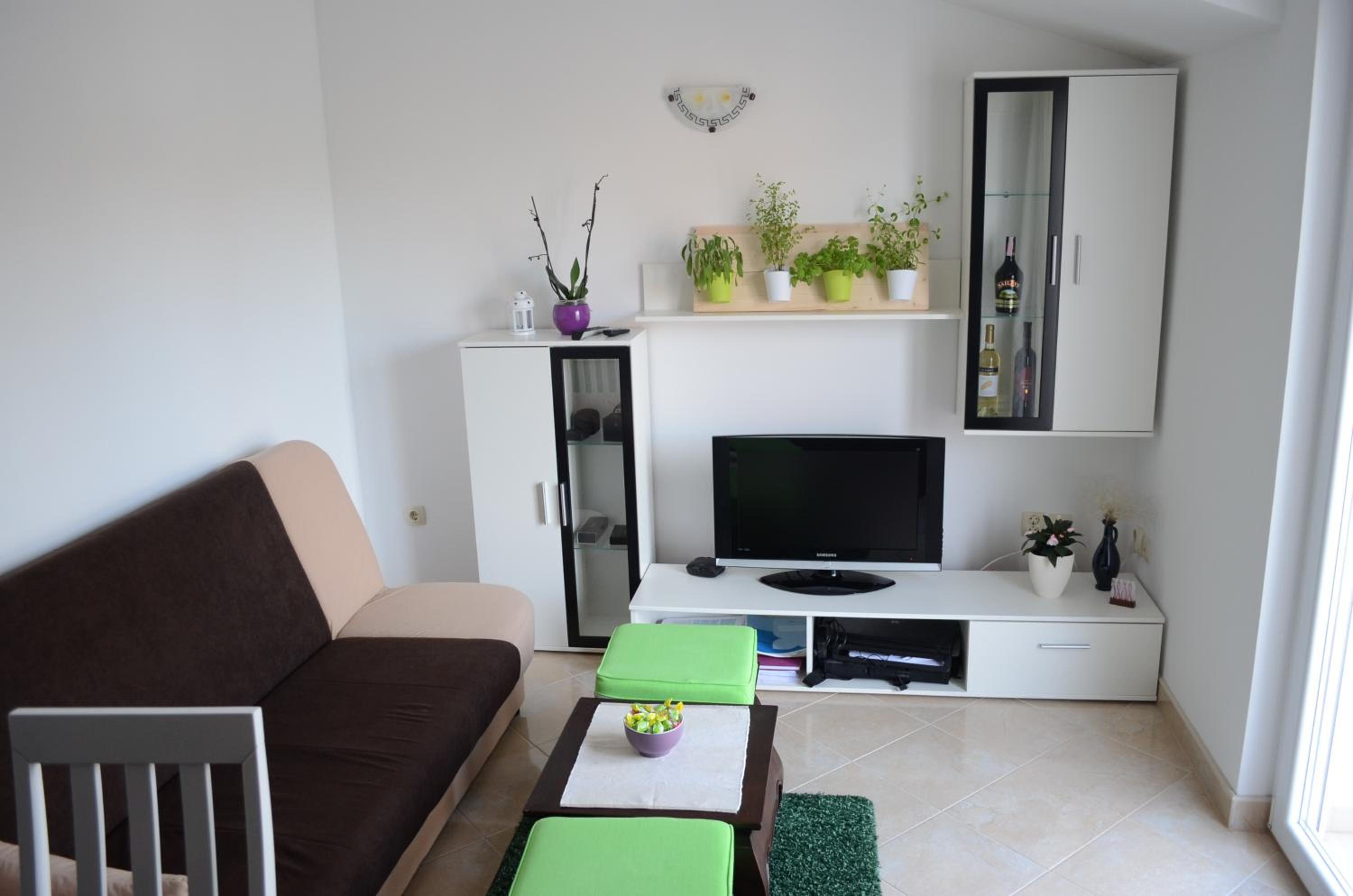 Two-Bedroom Apartment - Photo 2
