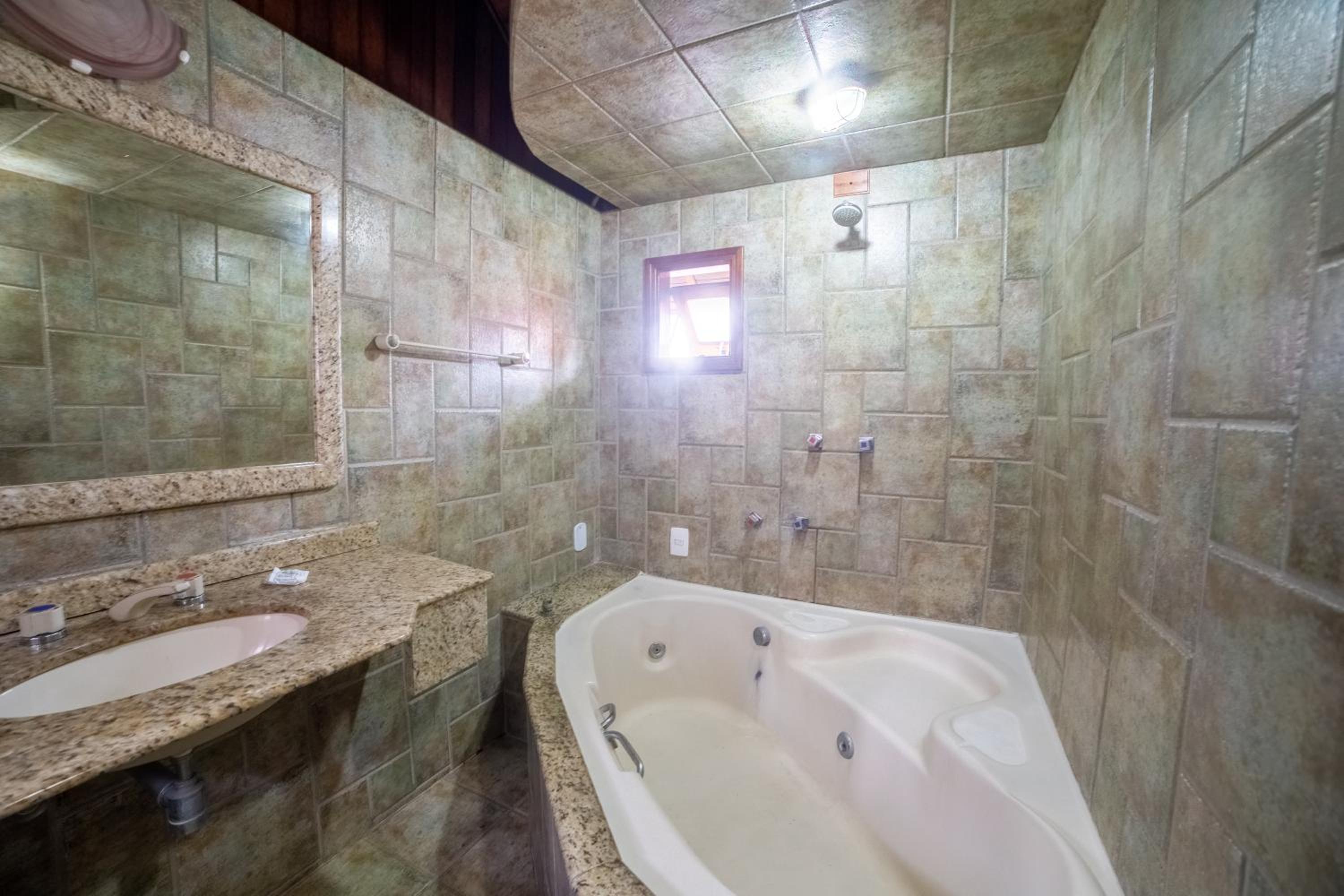 Chalet with Corner Spa Bath photo 3