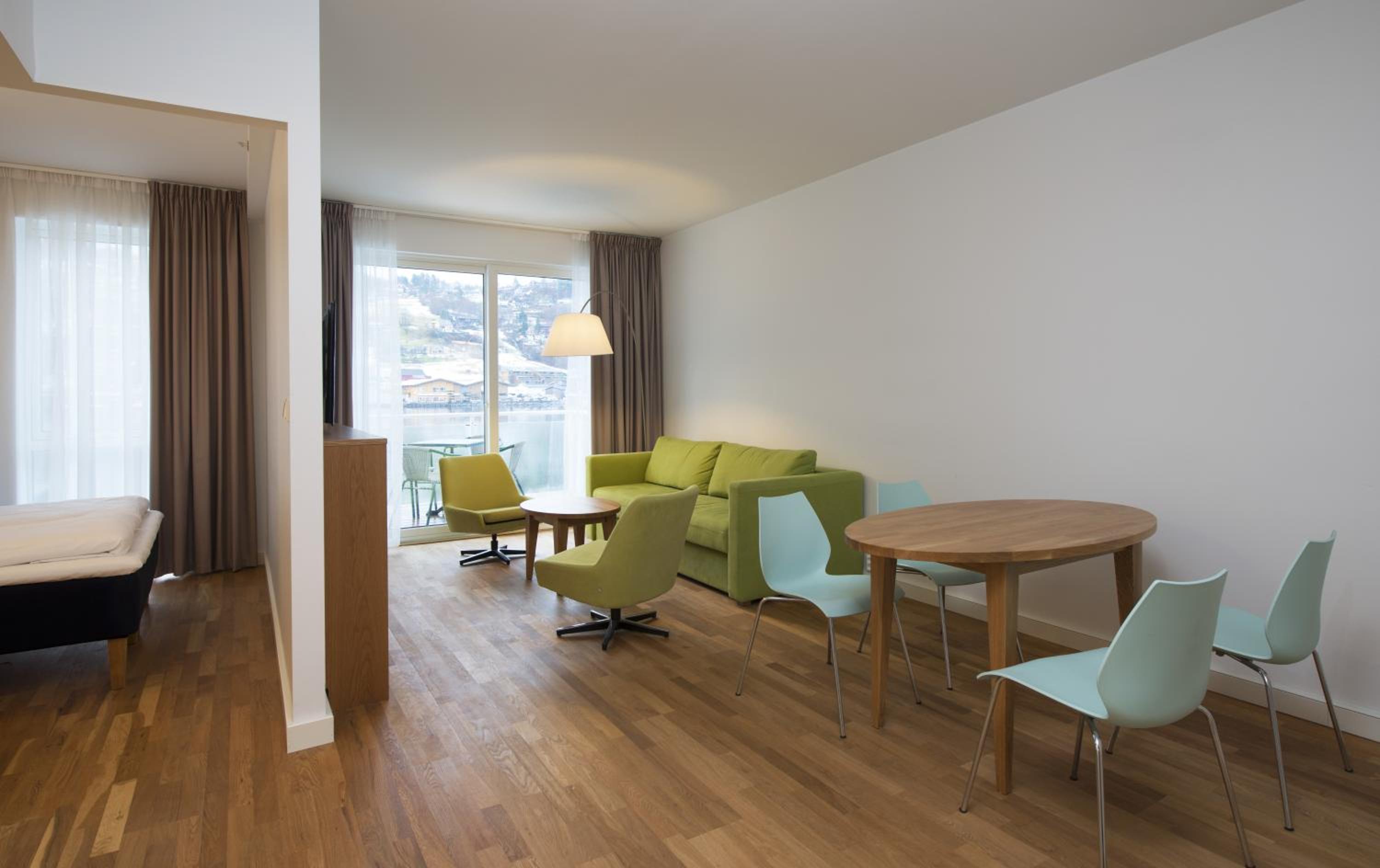 Two-Bedroom Apartment with Ocean View - Photo 9