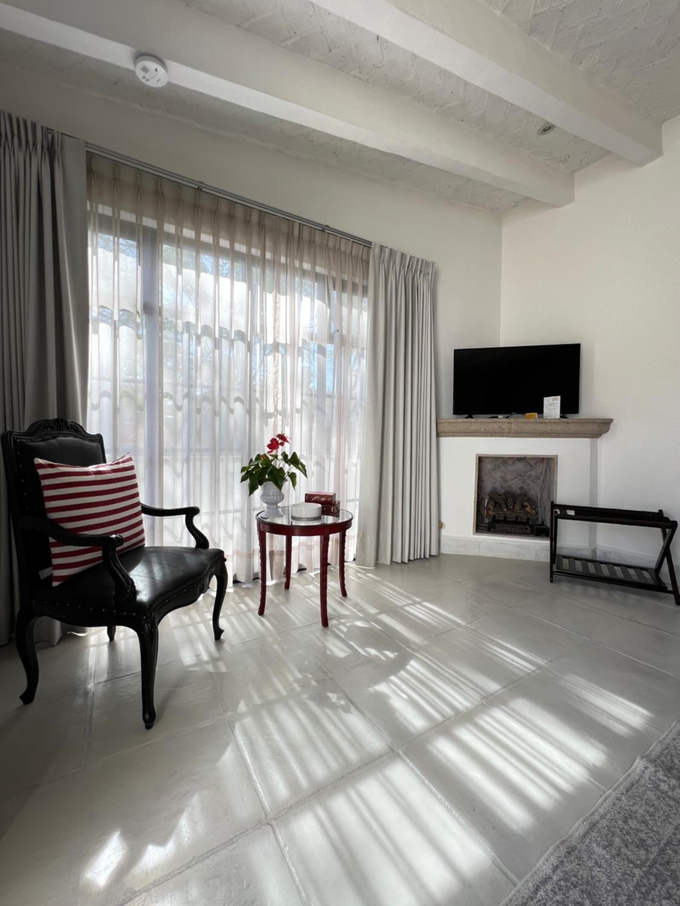 Deluxe King Suite - Photo 1