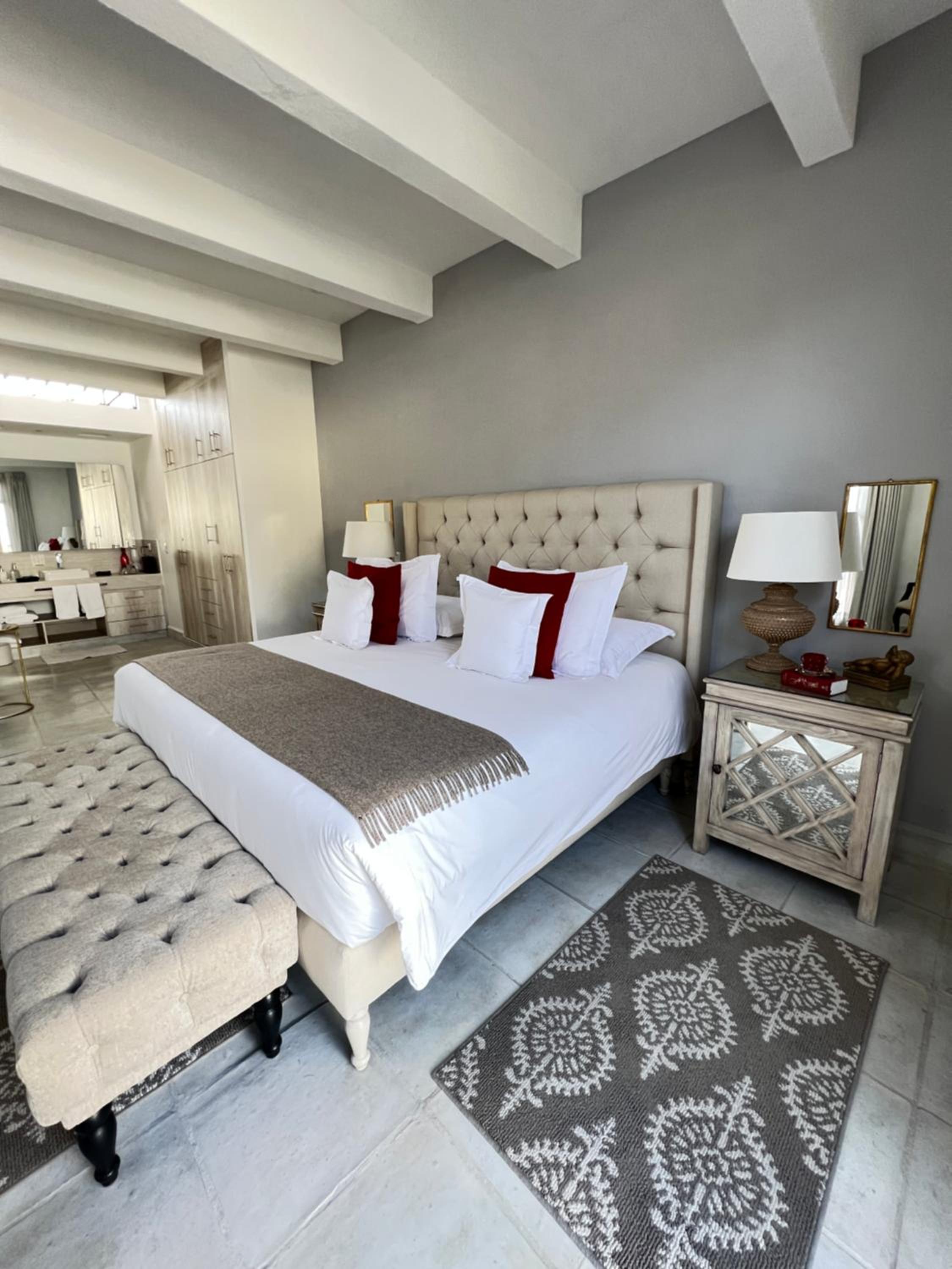 Superior King Suite - Photo 9