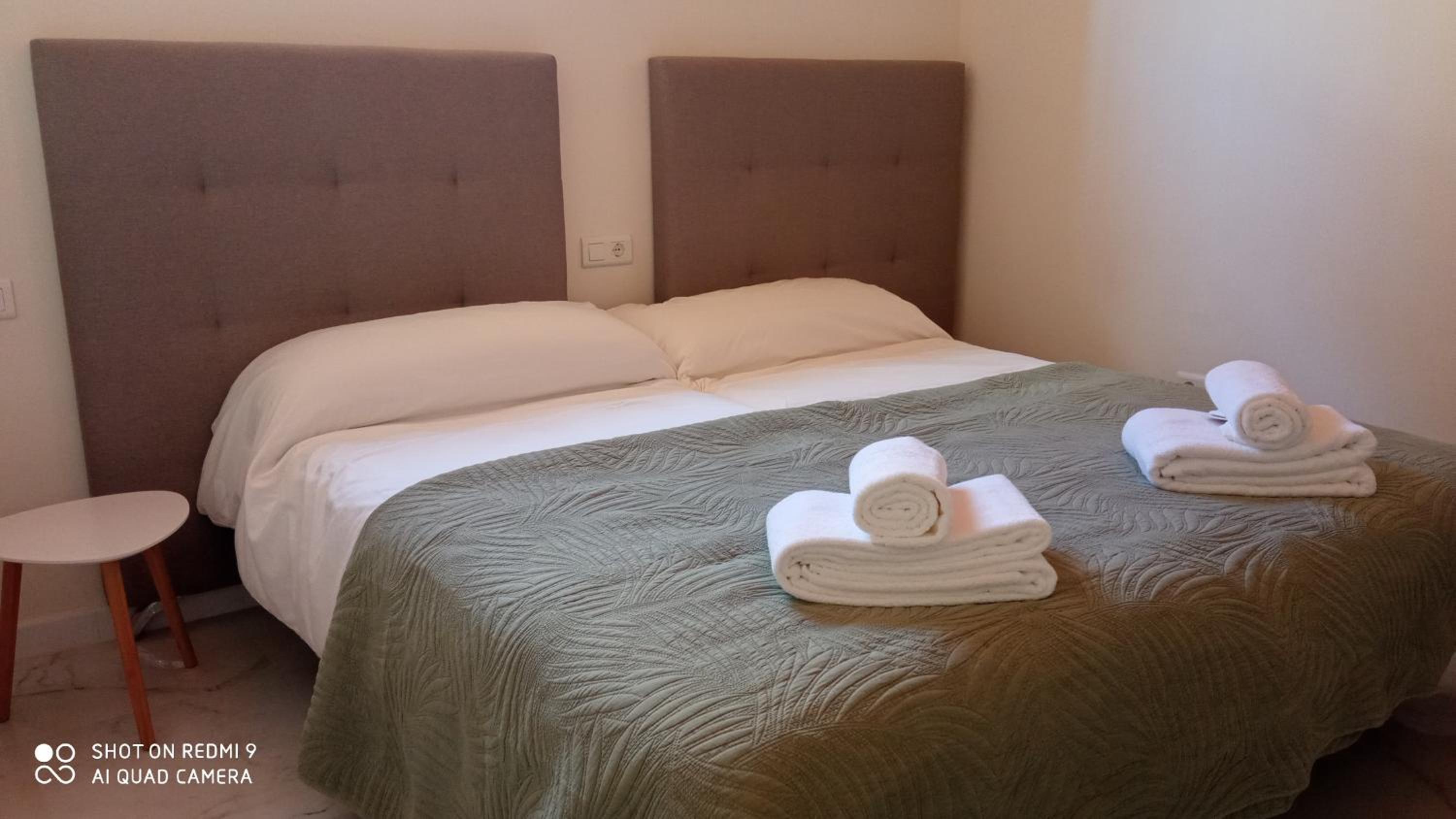 Twin Room - Photo 8