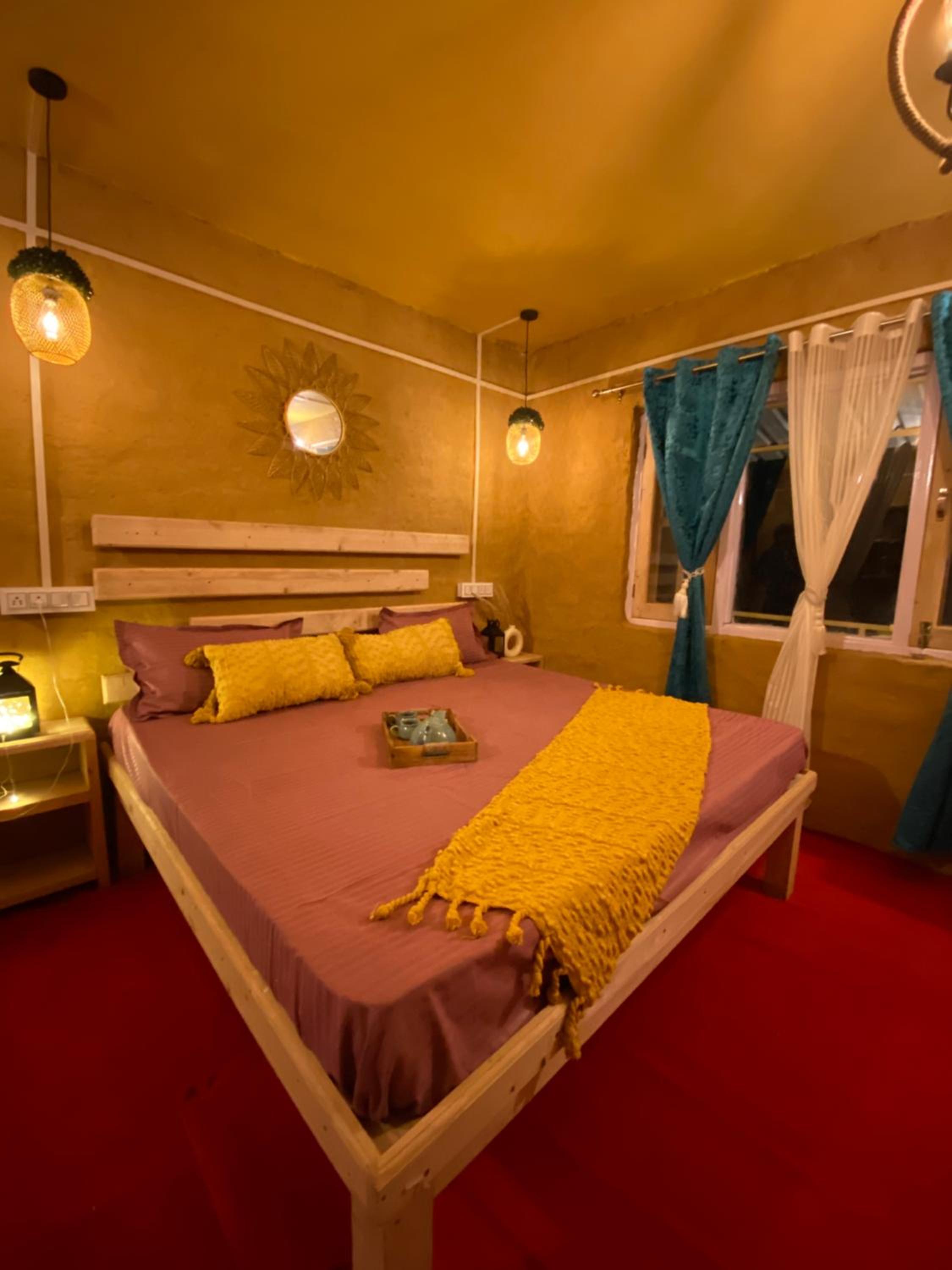 Superior King Room - Photo 9