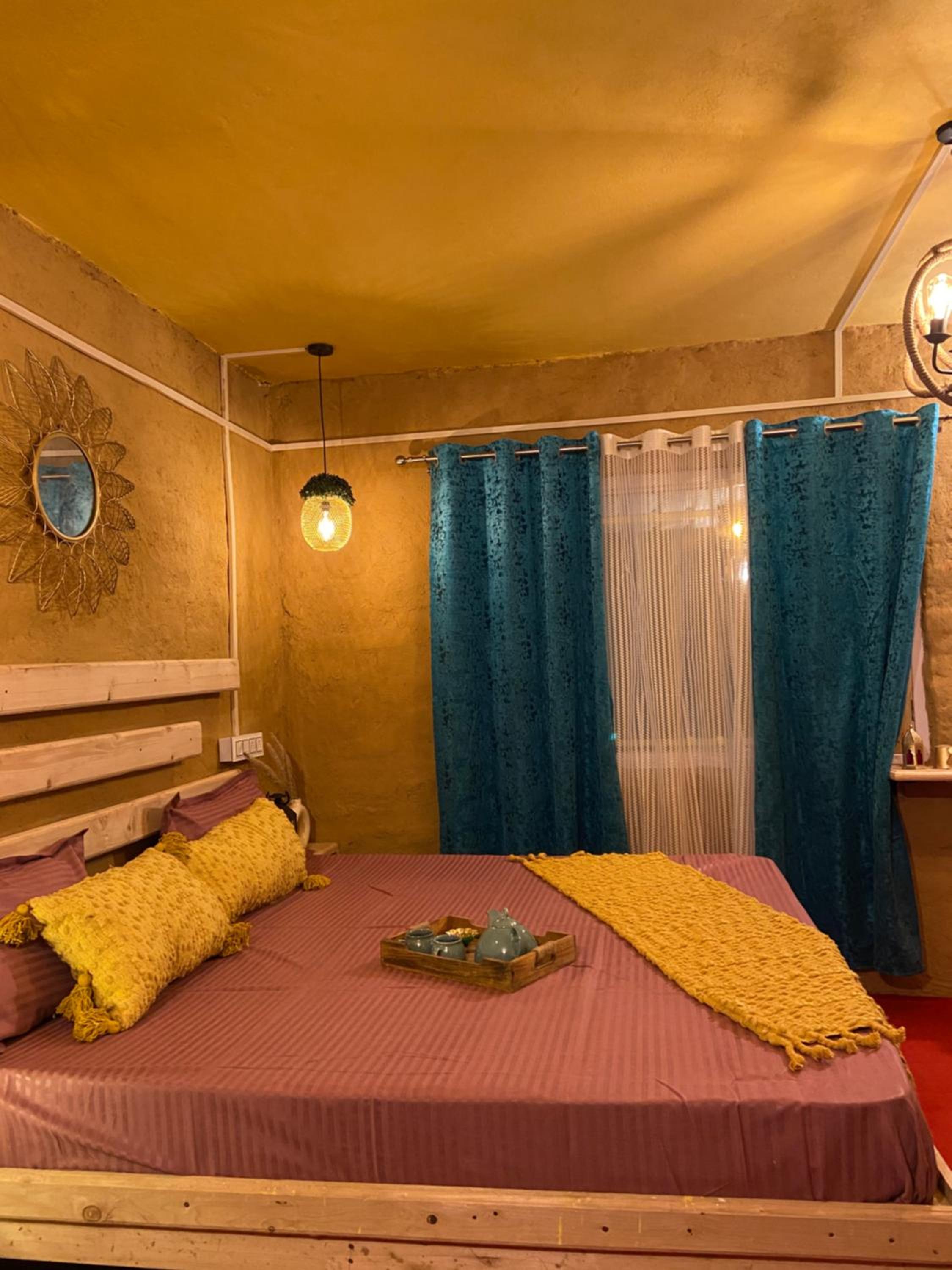 Superior King Room - Photo 11
