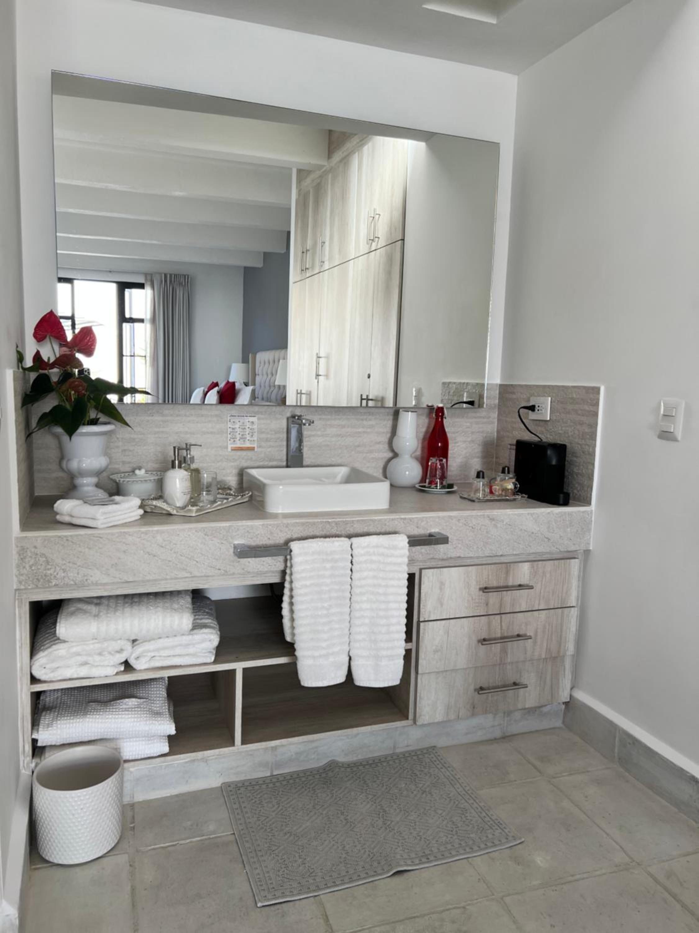 Superior King Suite - Photo 6