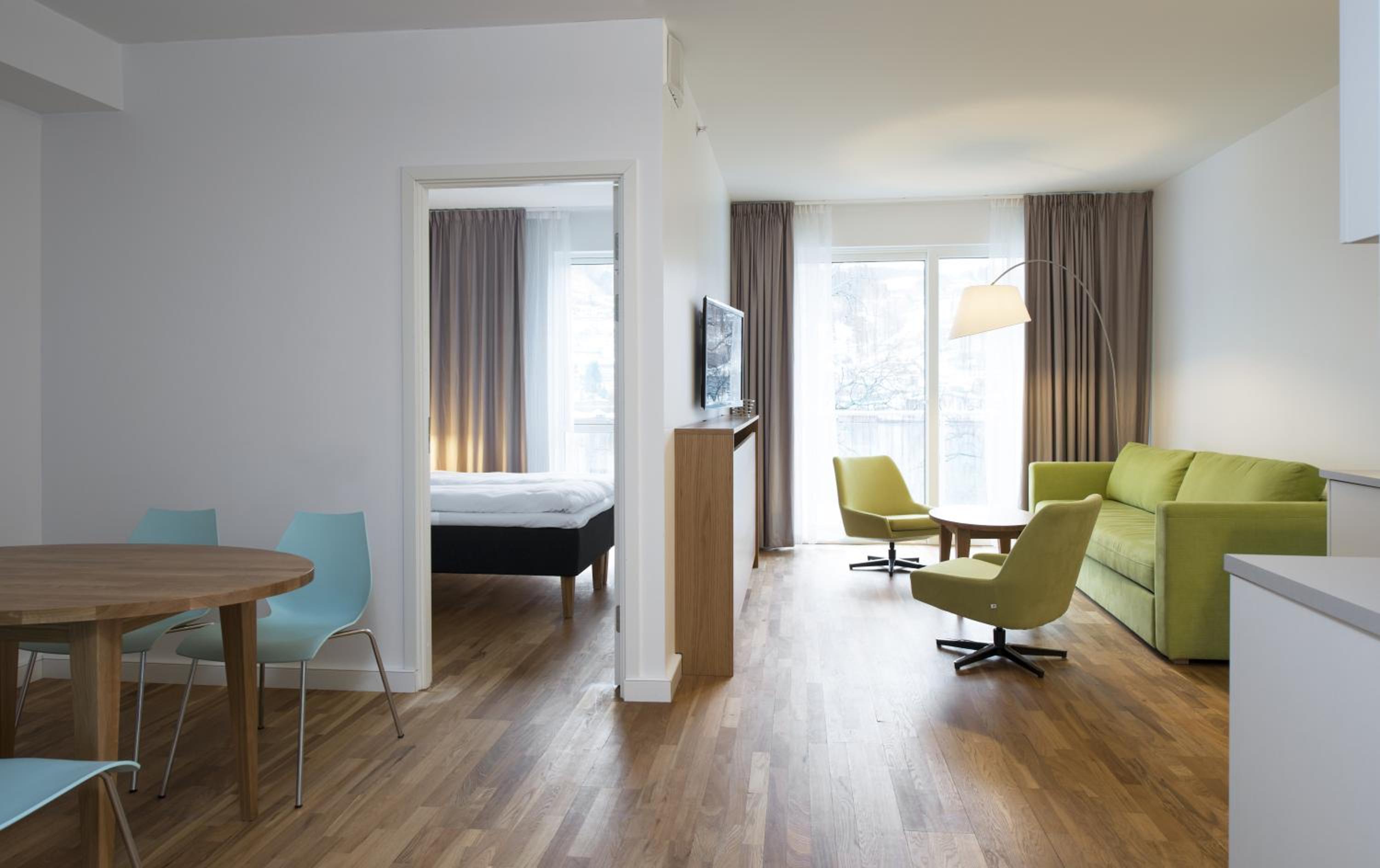 Three-Bedroom Apartment with Ocean View - Photo 6