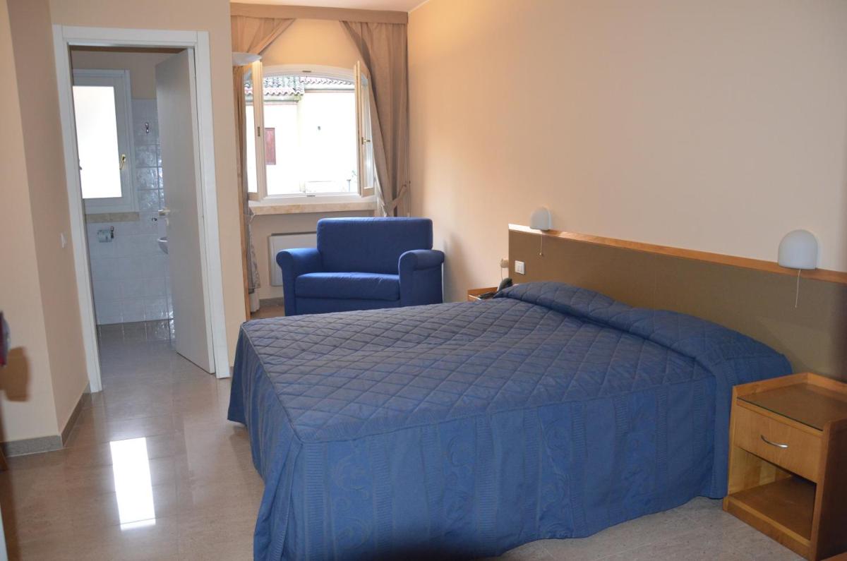 Double or Twin Room photo 2