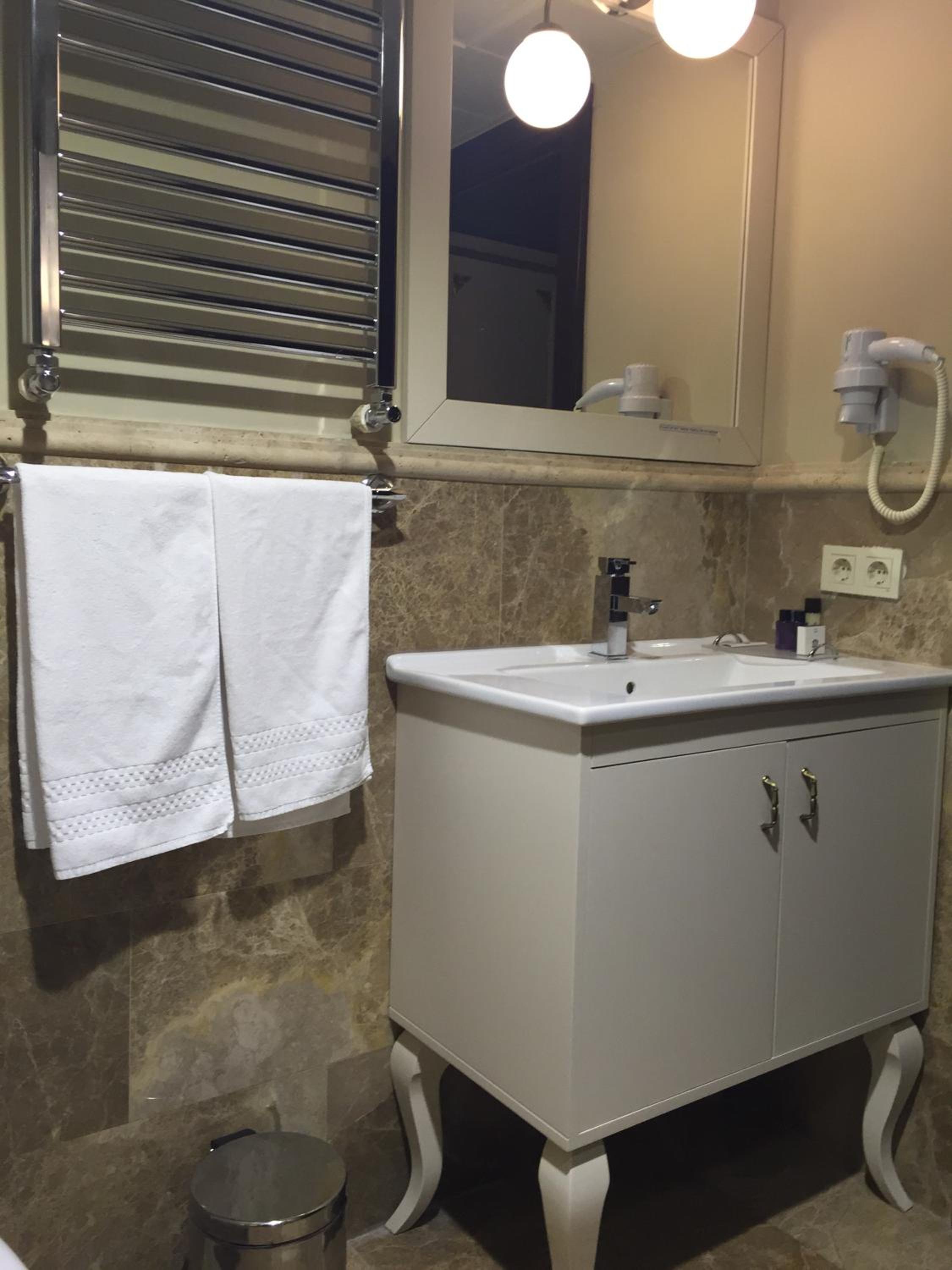 Standard Double or Twin Room photo 2