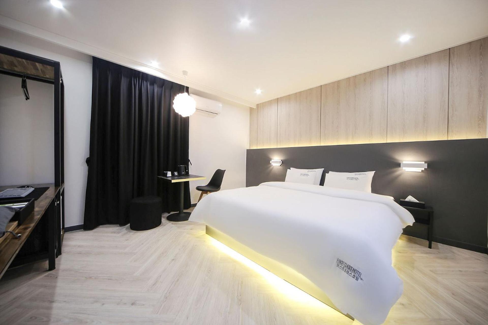 Large Double Room - Photo 6