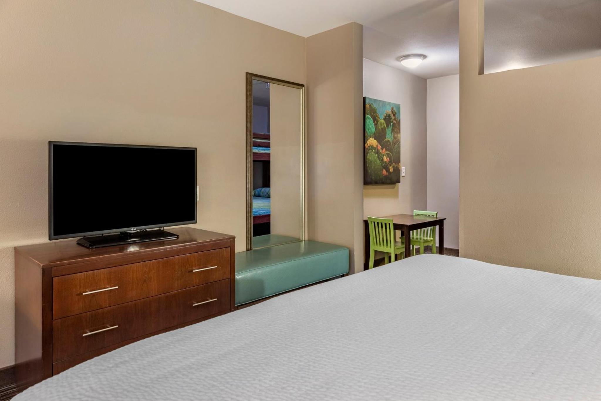 King Suite with Bunk Bed and Living Area photo 2