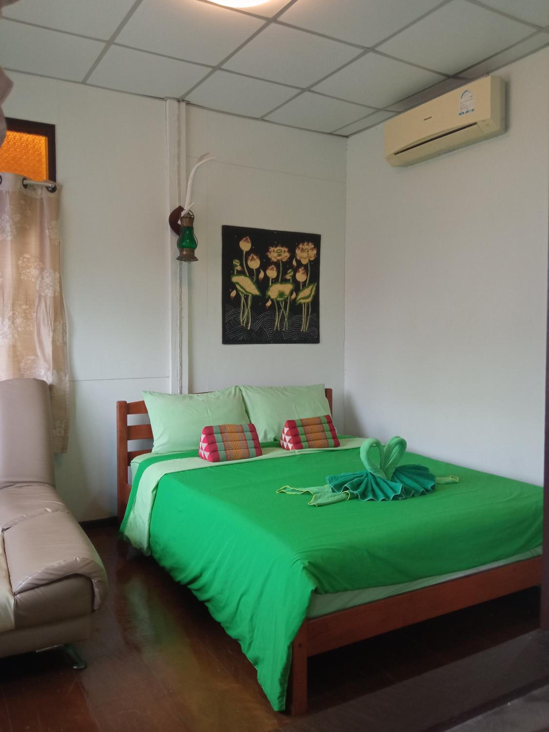 Queen Room with Balcony - Photo 5