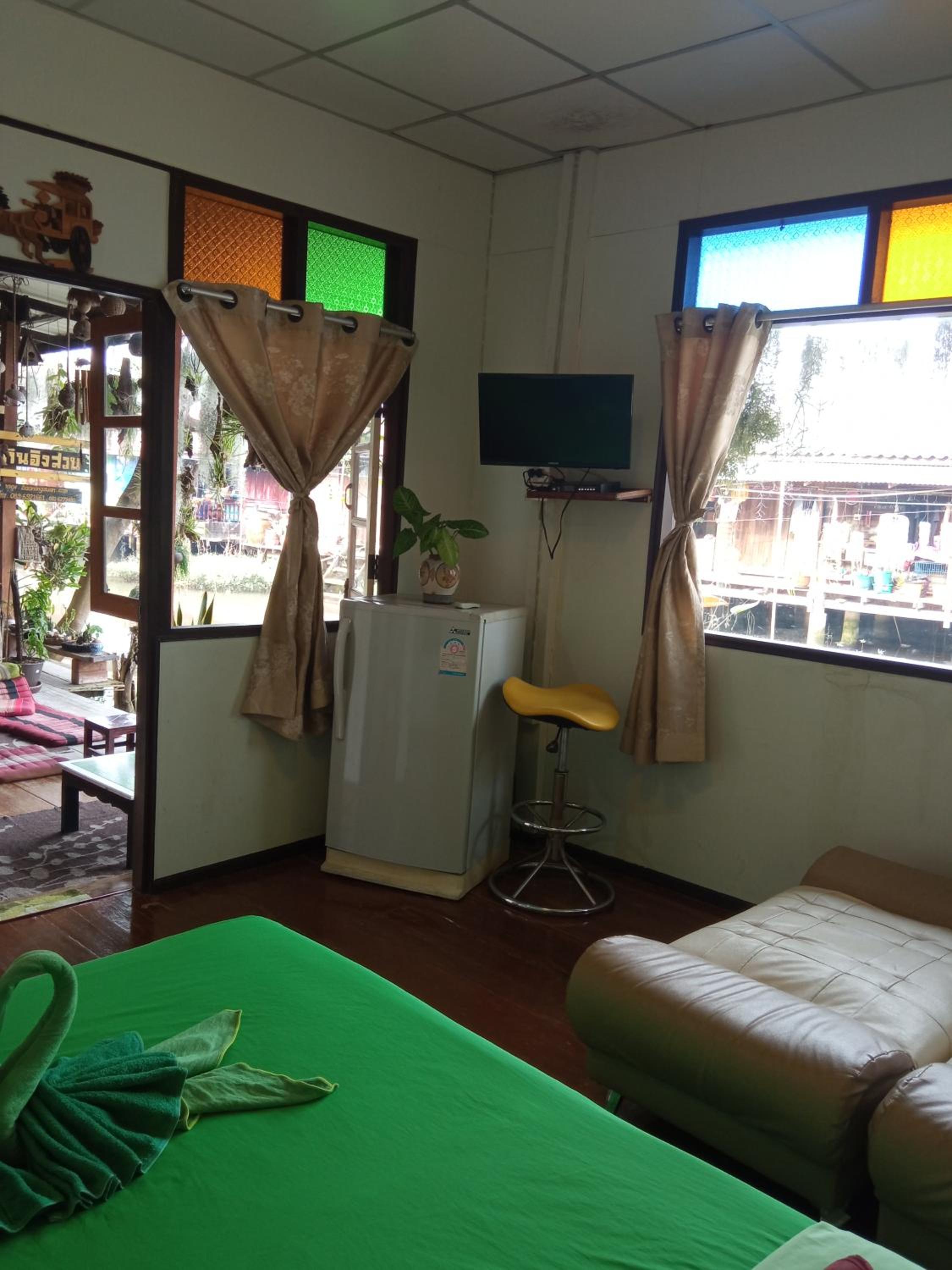 Queen Room with Balcony - Photo 6