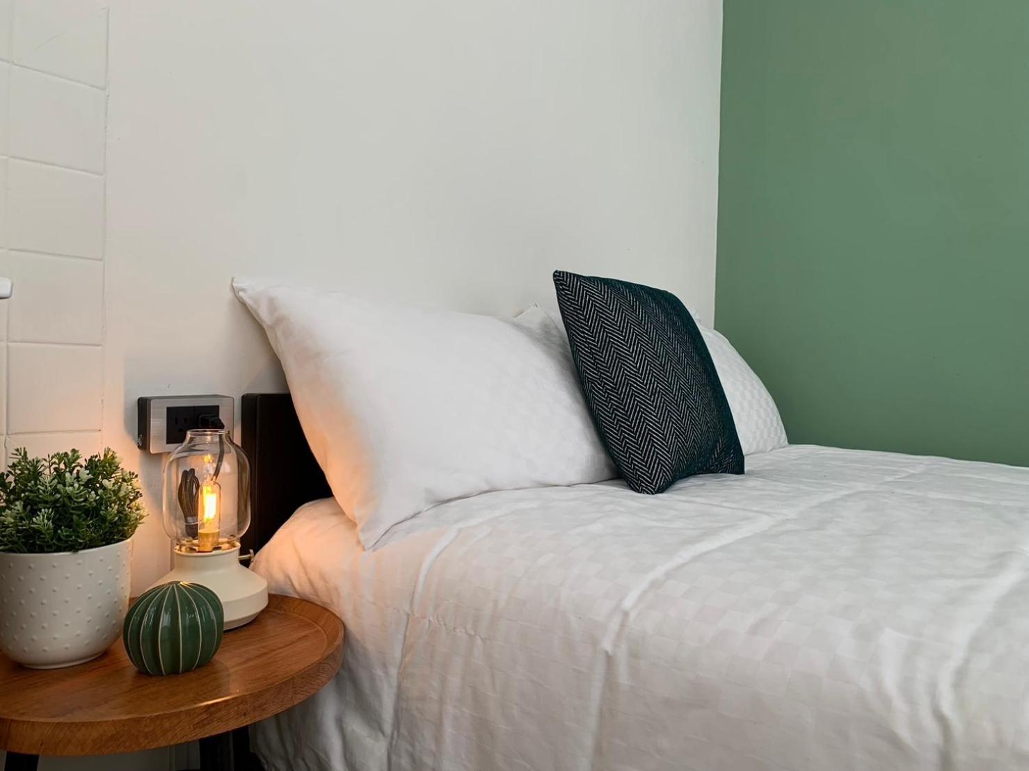 Small Double Room with Shared Bathroom photo 3