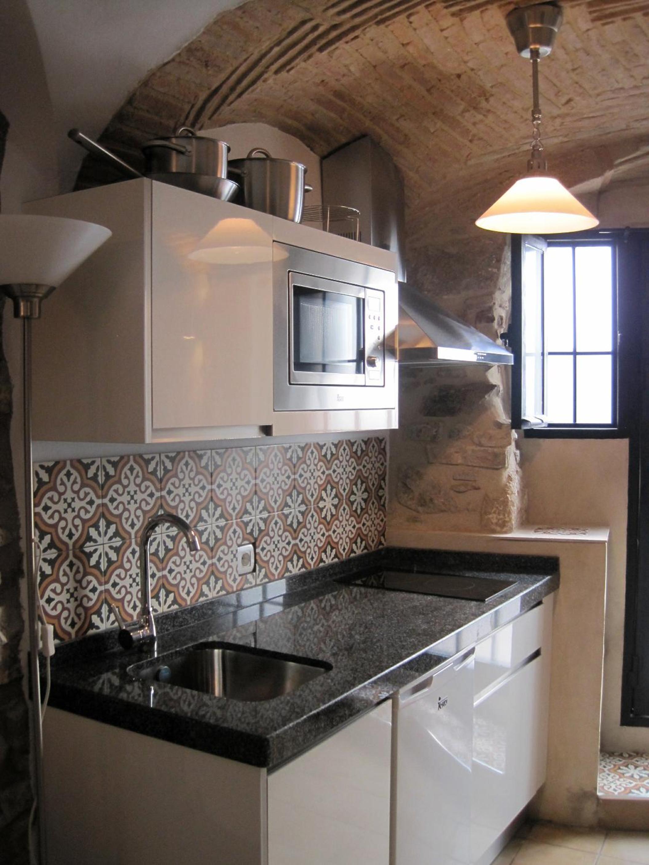 Two-Bedroom House - Photo 12
