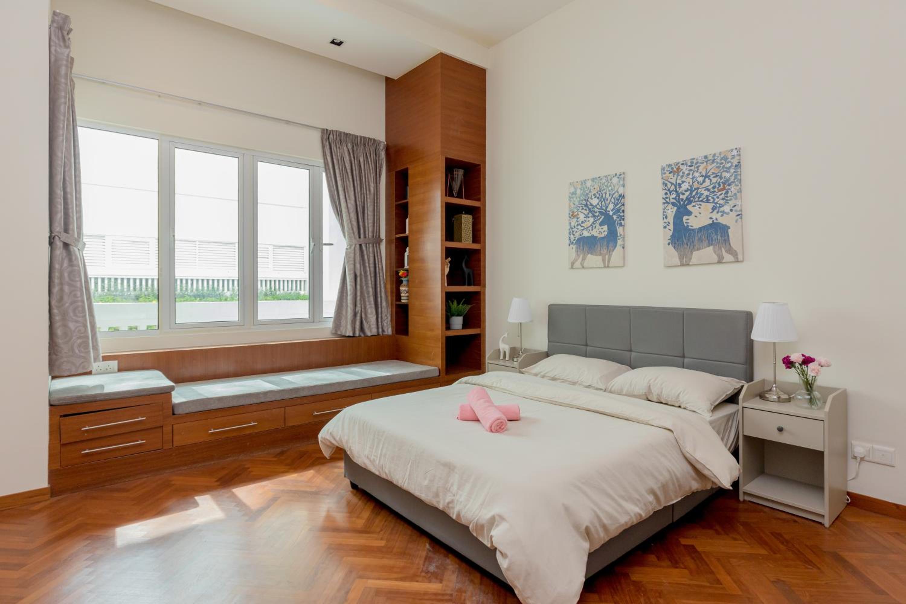 Deluxe Apartment