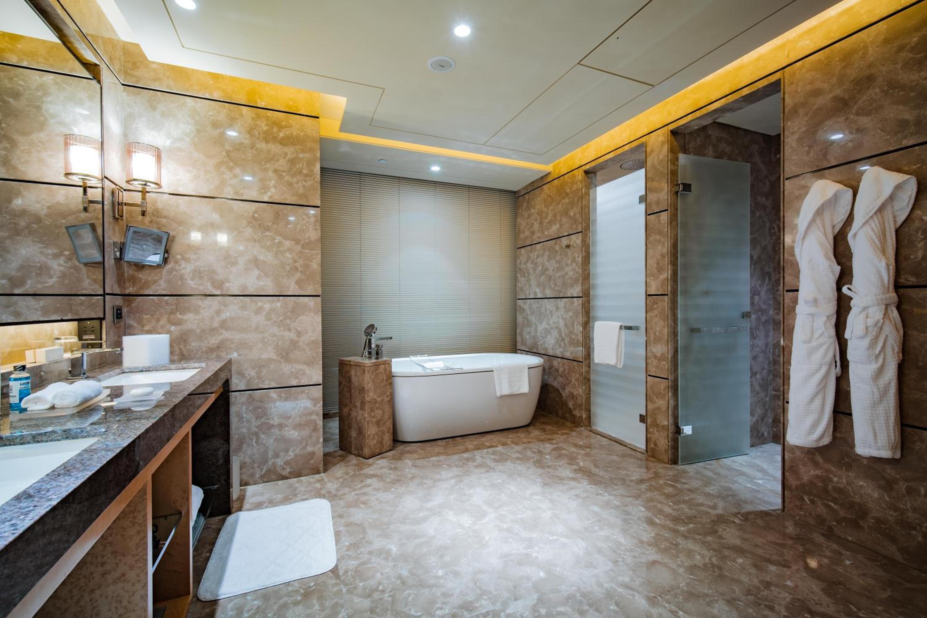 Deluxe Room with Two Double Beds photo 2
