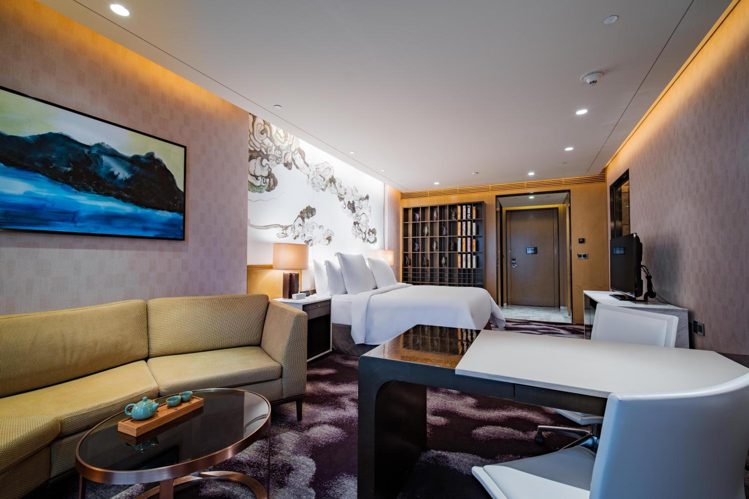 Club Room with King Bed photo 2