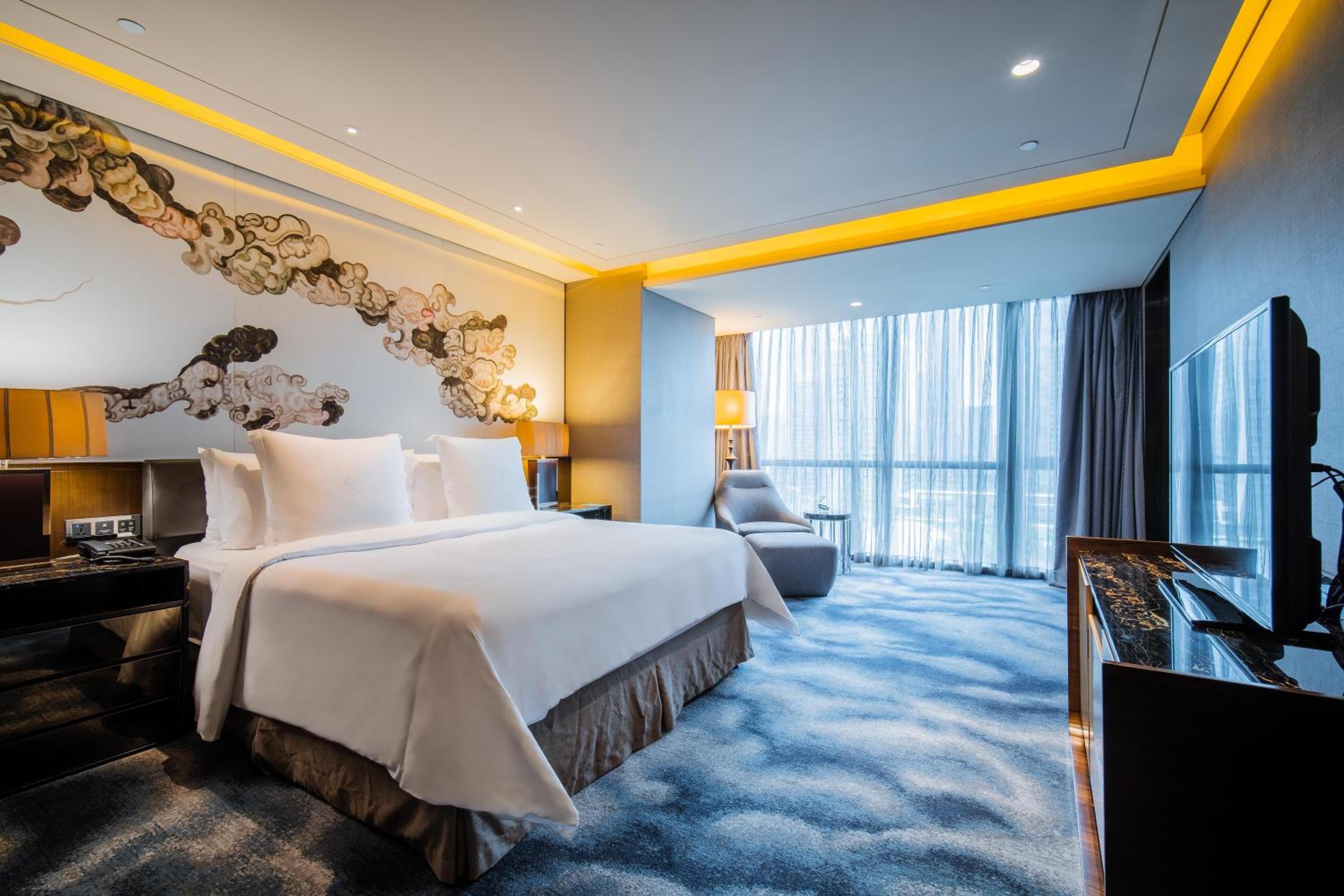 Deluxe King Suite