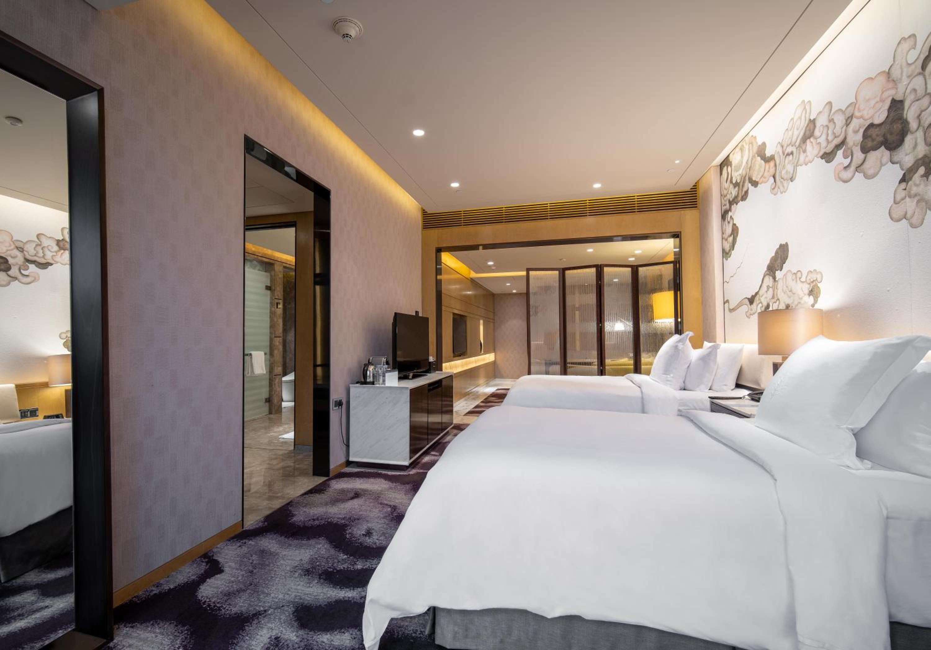 Grand Four Seasons Room with Two Double Beds