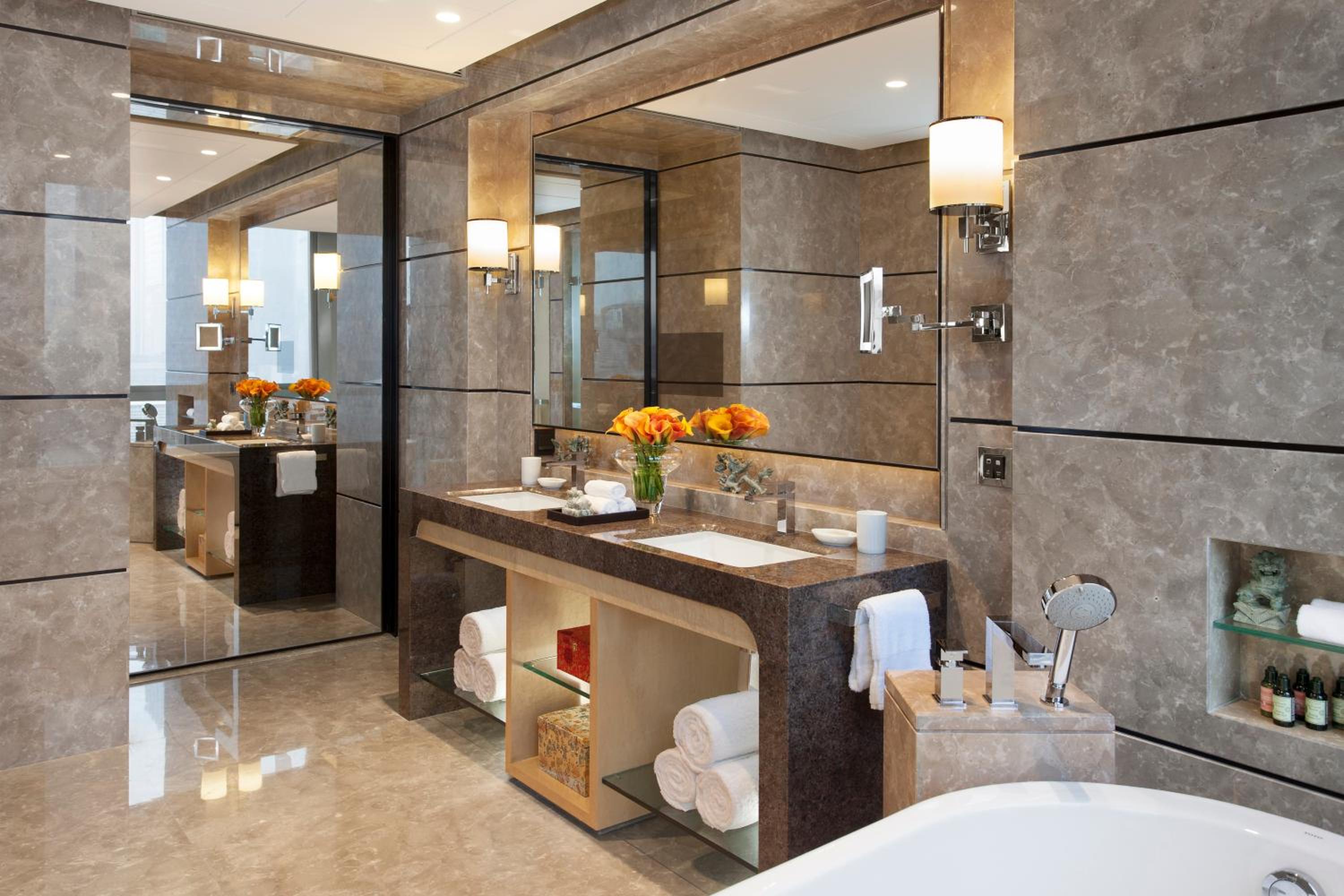 Deluxe King Room photo 2