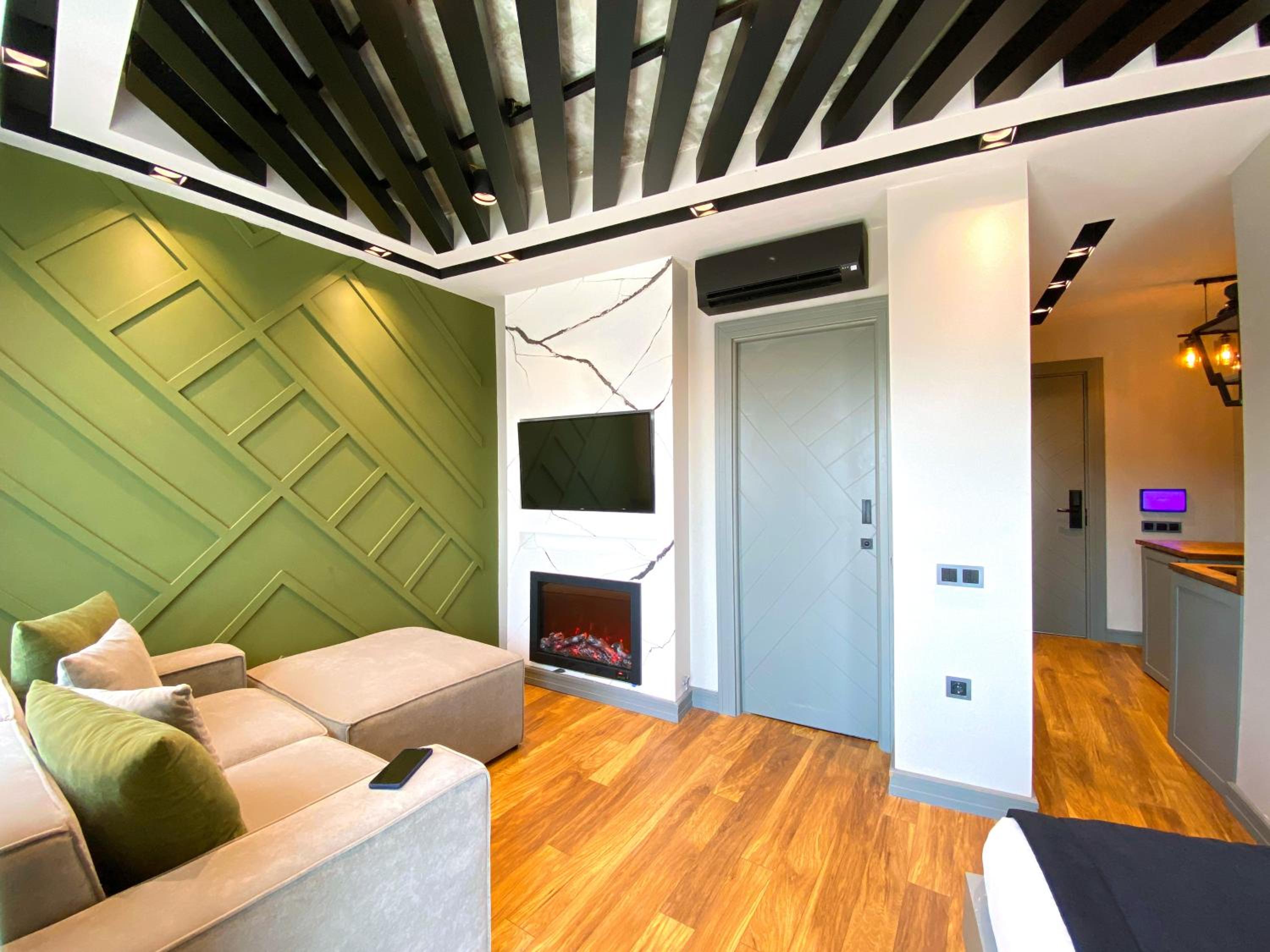 King Suite with Balcony photo 3