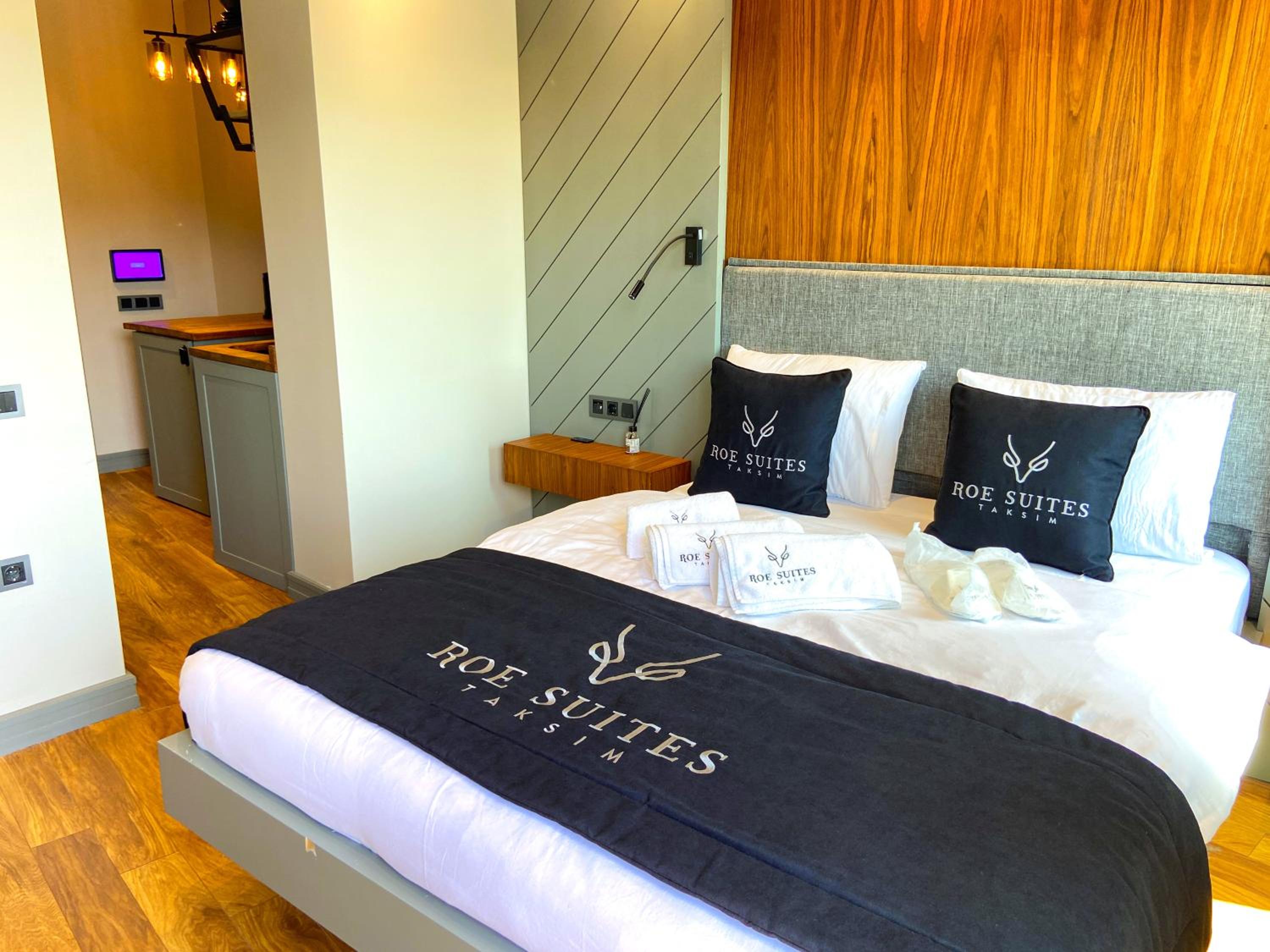 King Suite with Balcony photo 2