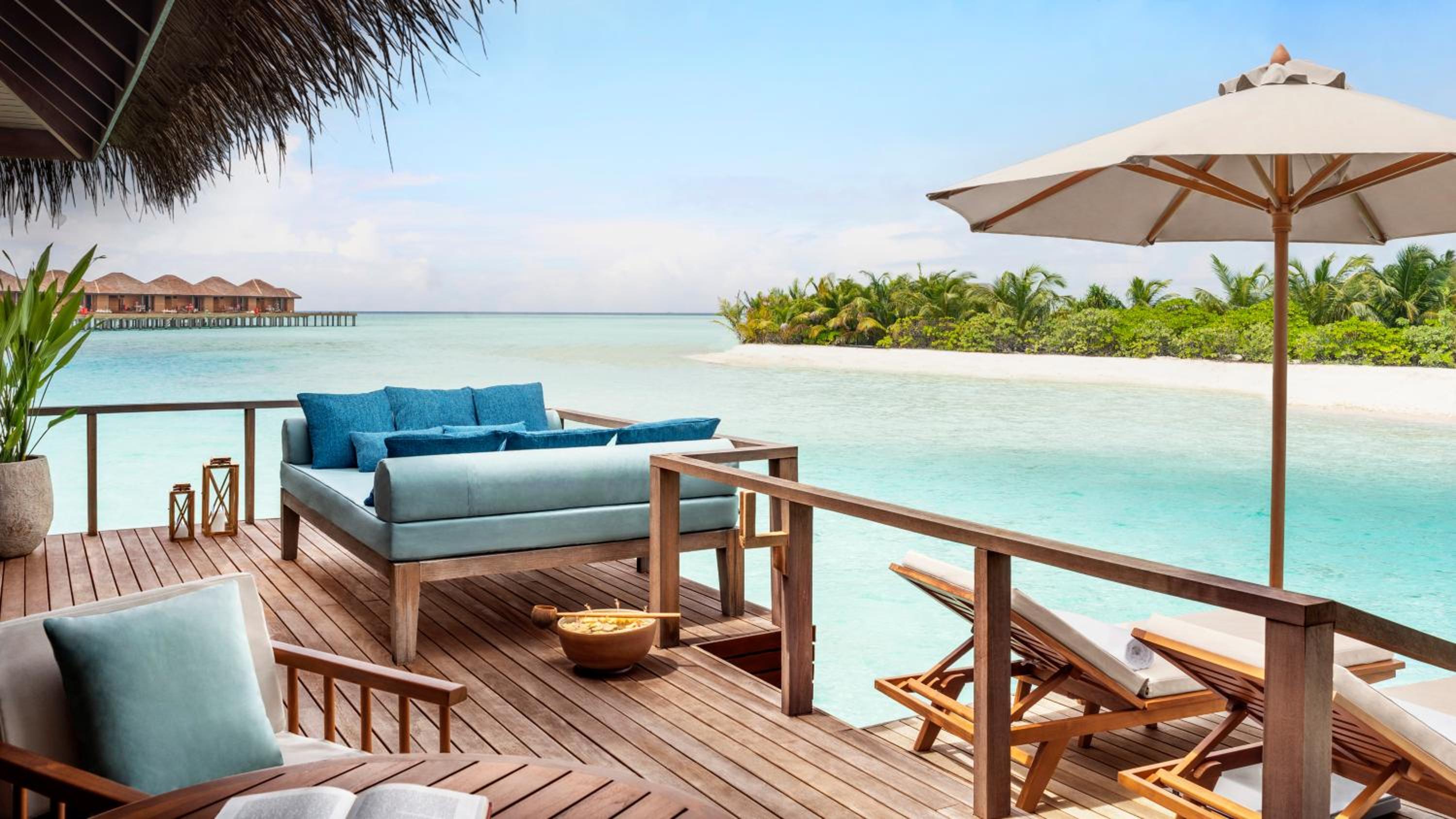 Deluxe Over Water Villa - Photo 4