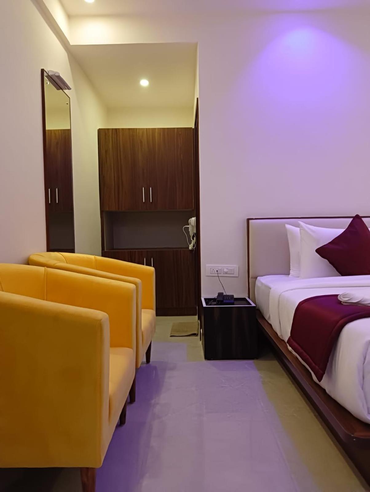 Deluxe Double or Twin Room - Photo 7