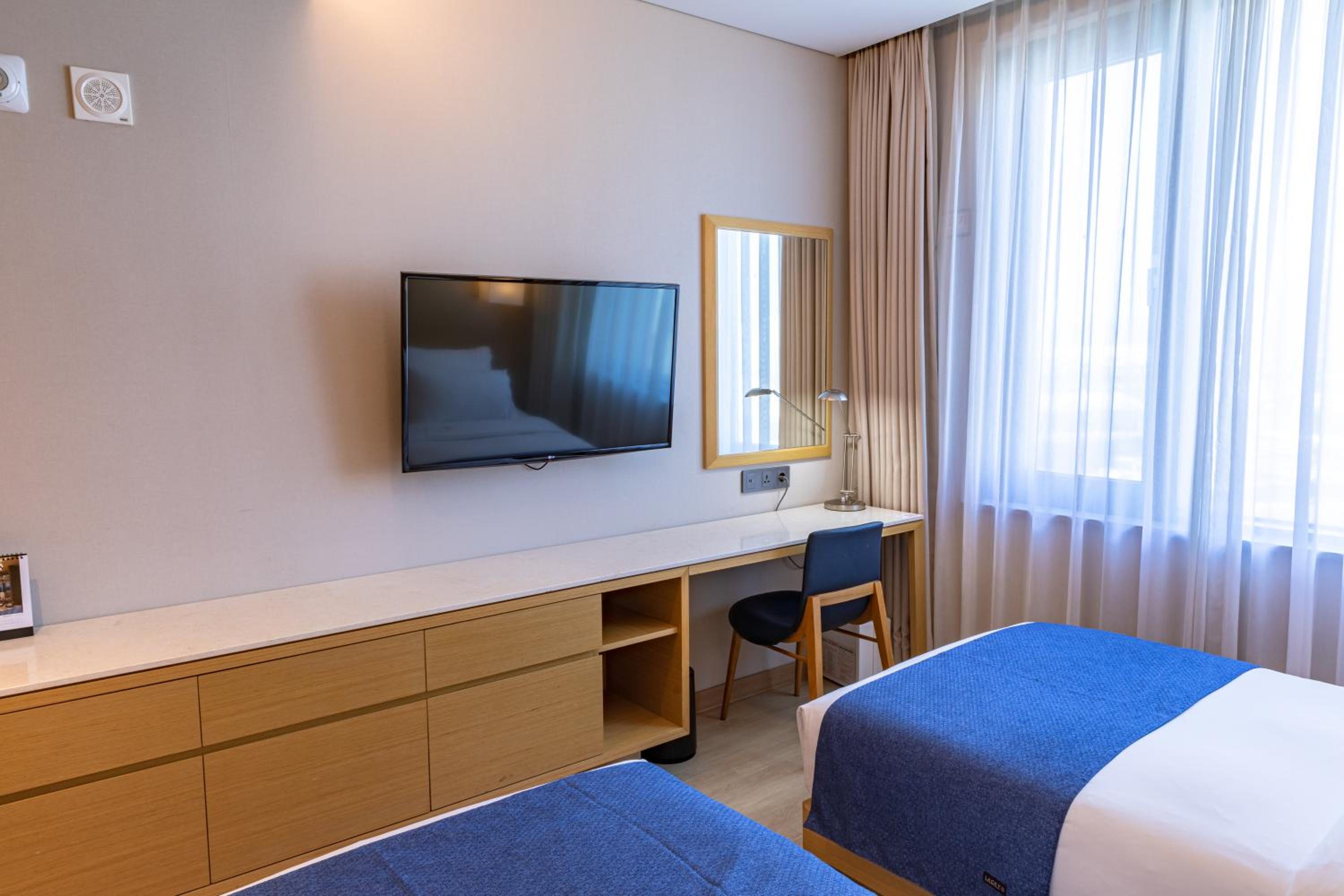 Standard Twin Room City View photo 2