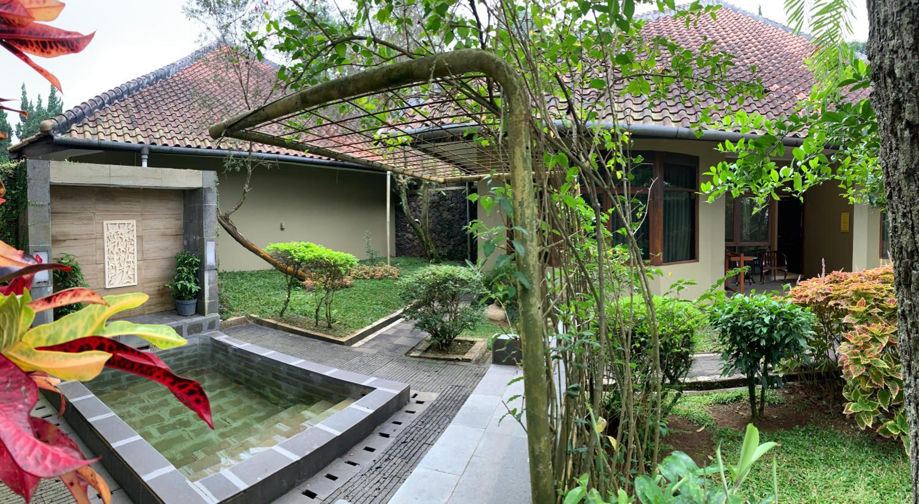 Villa with Private Pool - Photo 9