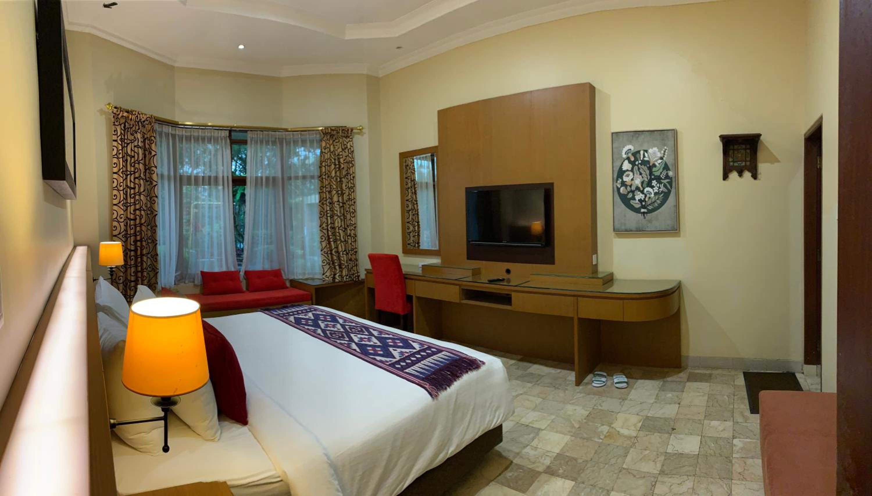 Villa with Private Pool - Photo 8