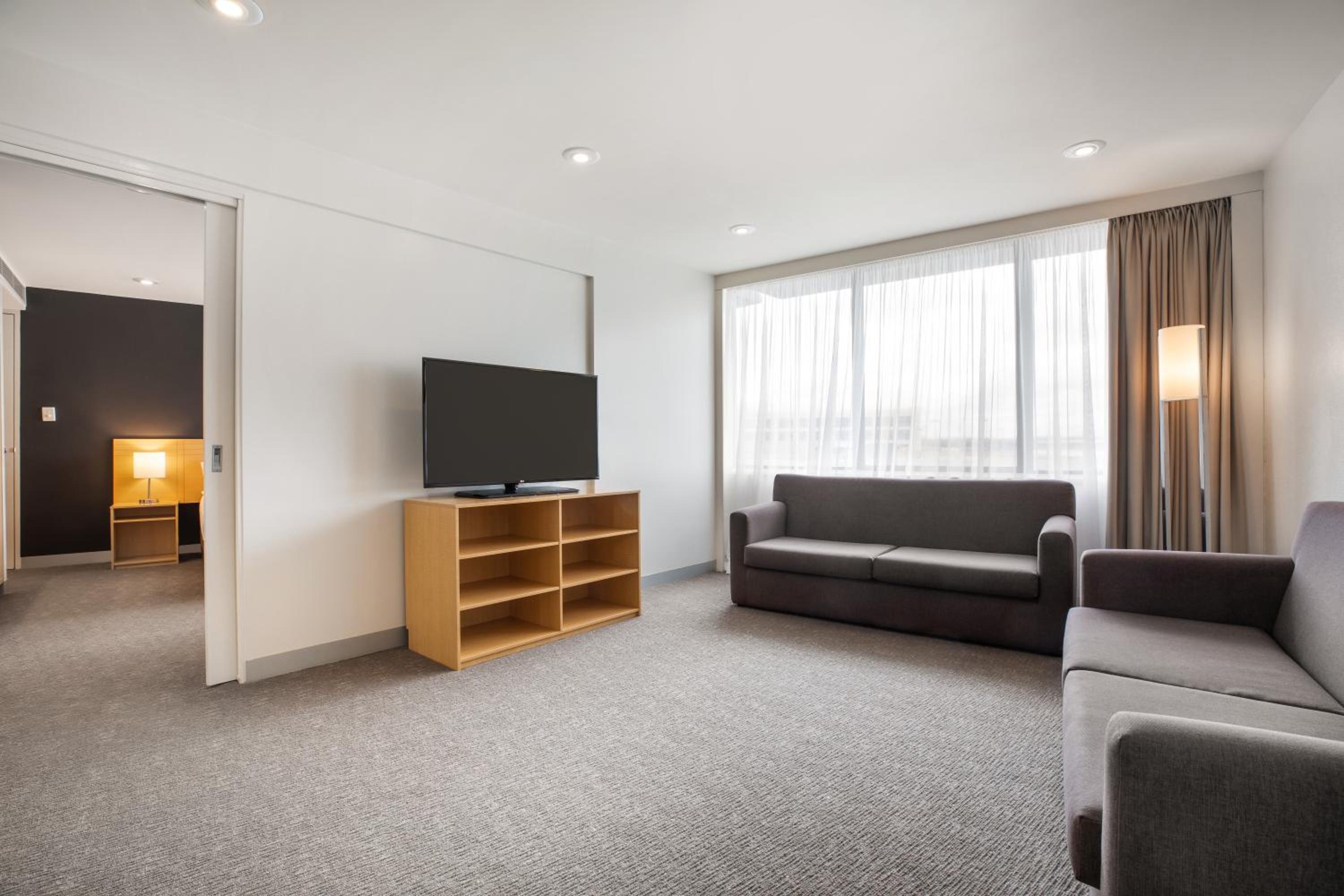 Executive Suite - Non-Smoking