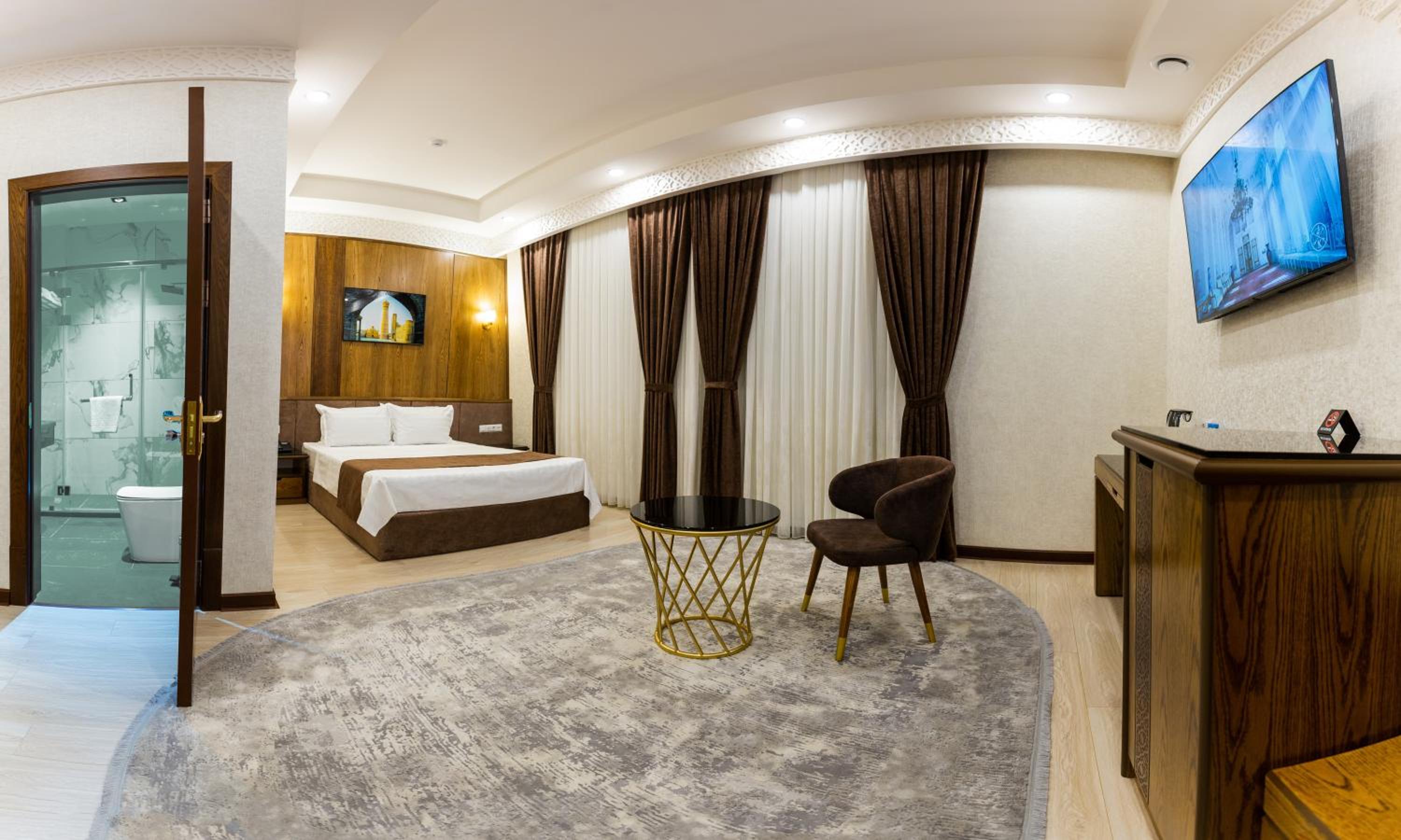 Deluxe Double Room with Balcony photo 2