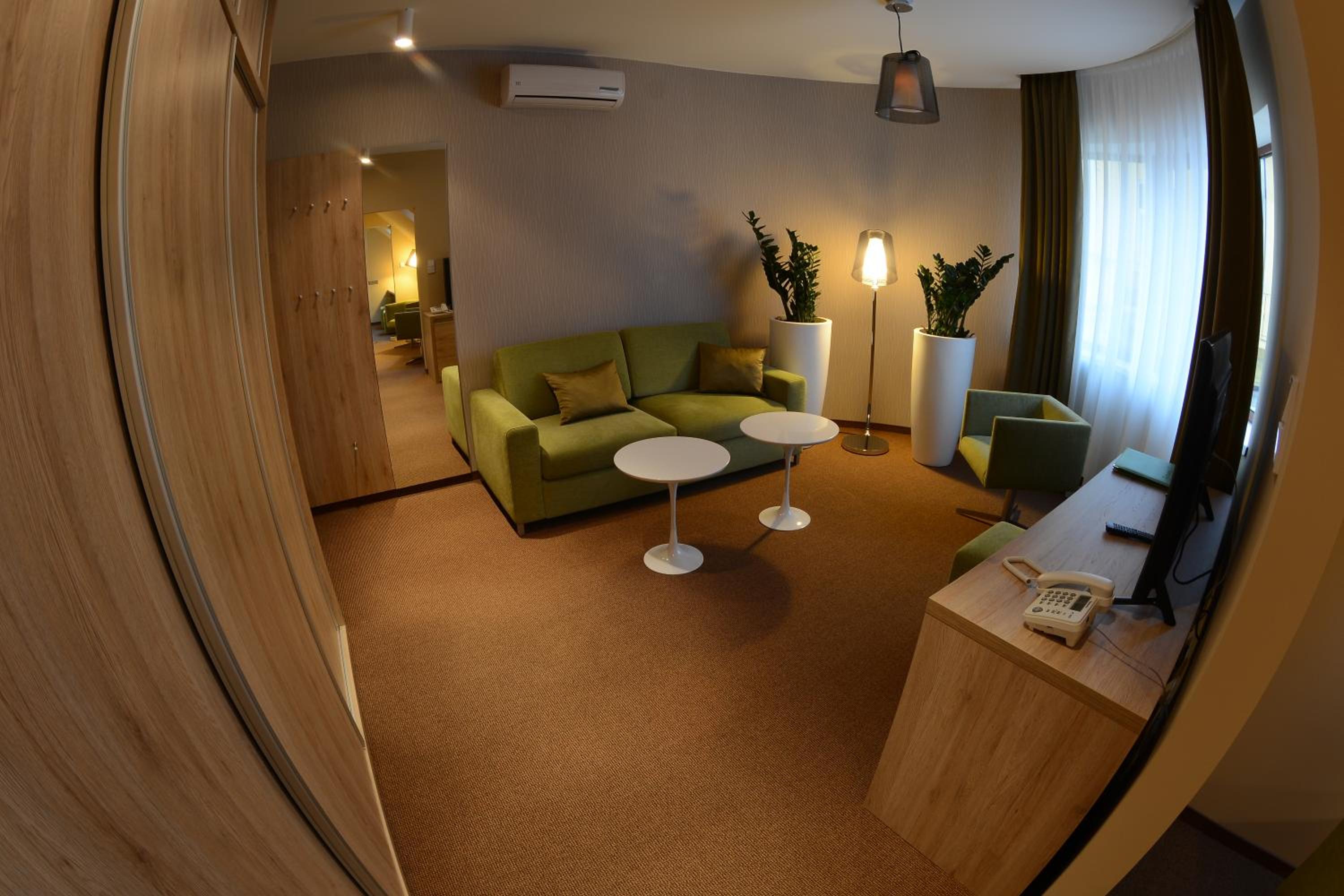 Two-Bedroom Apartment with Spa Bath - Photo 3