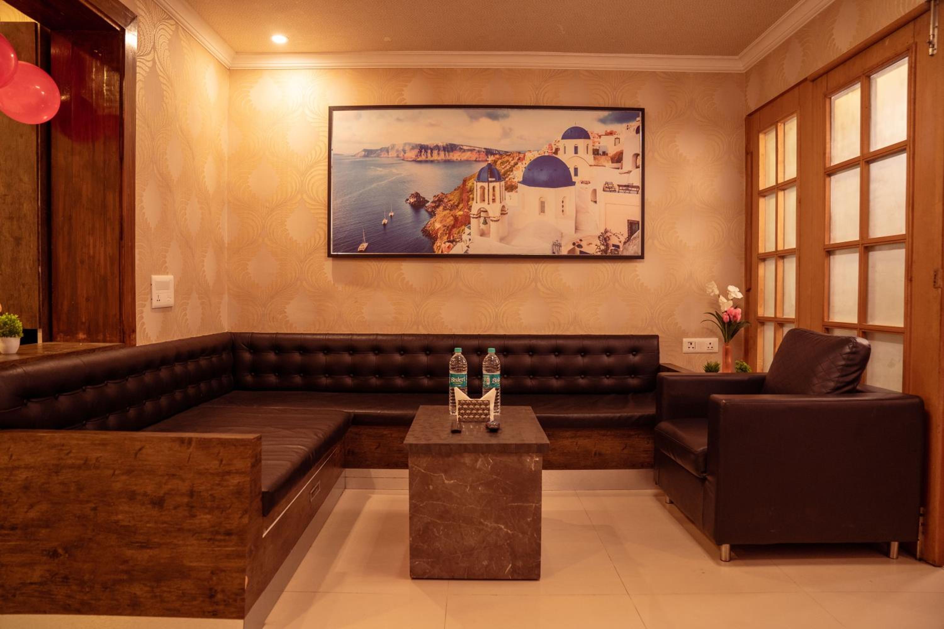 One-Bedroom Apartment - Photo 3