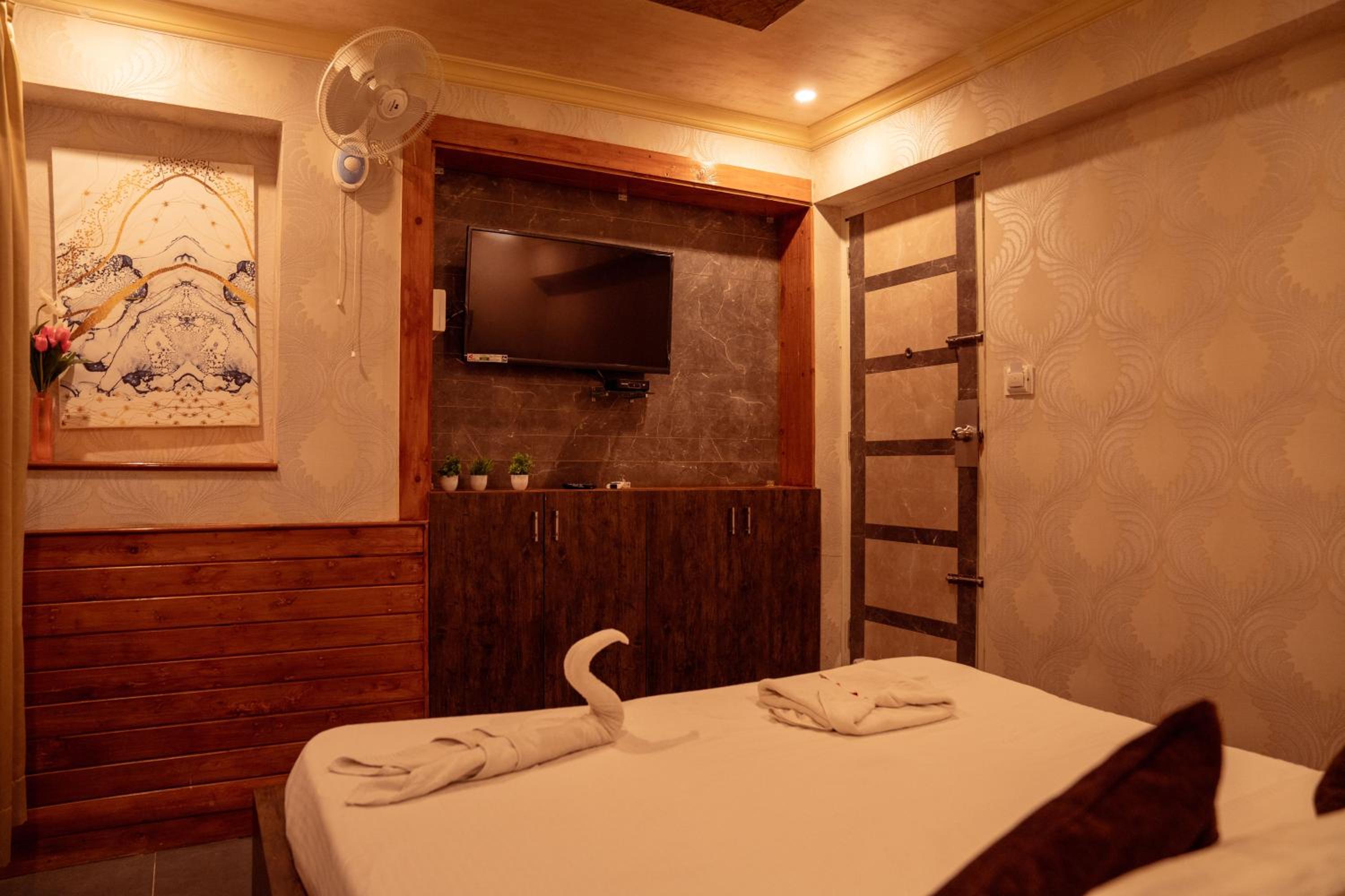 One-Bedroom Apartment - Photo 11
