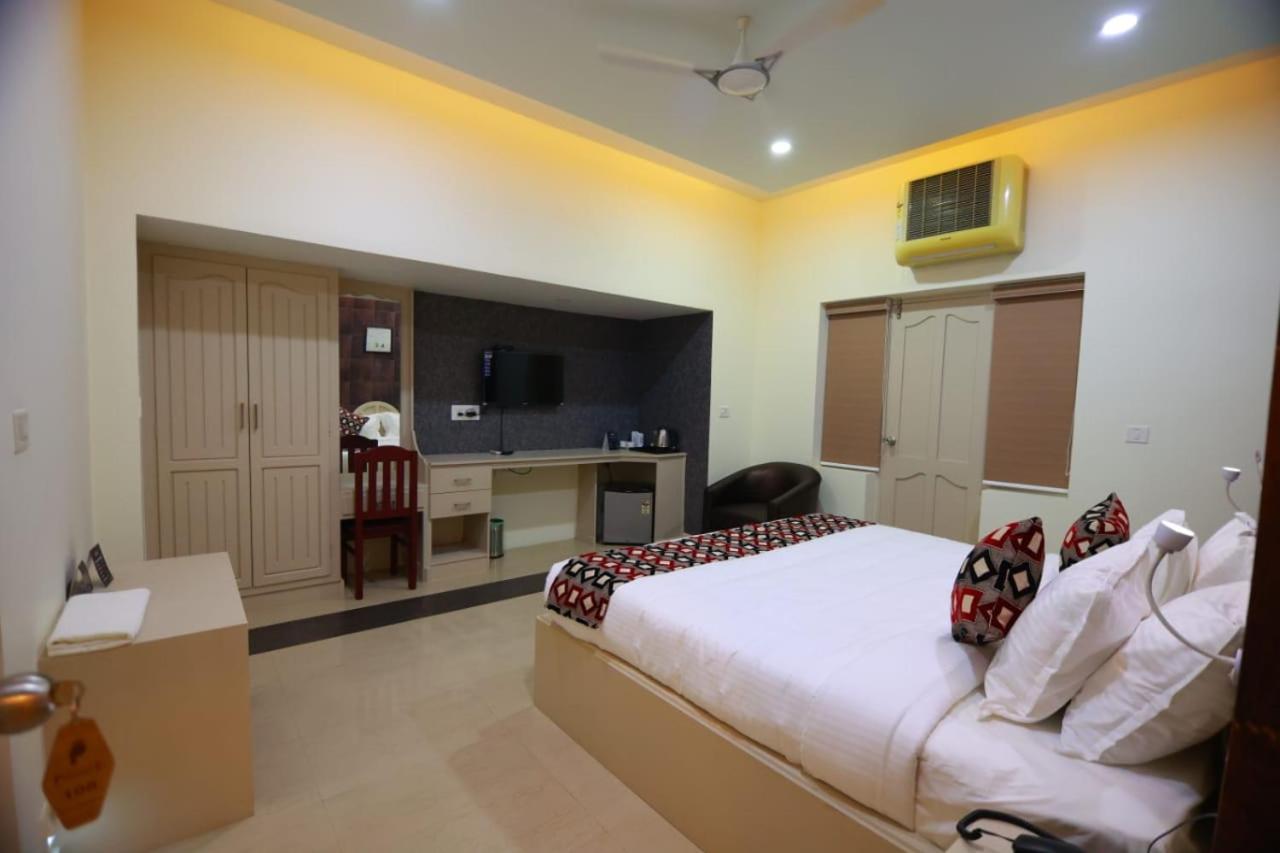 Deluxe Double Room With Balcony photo 2