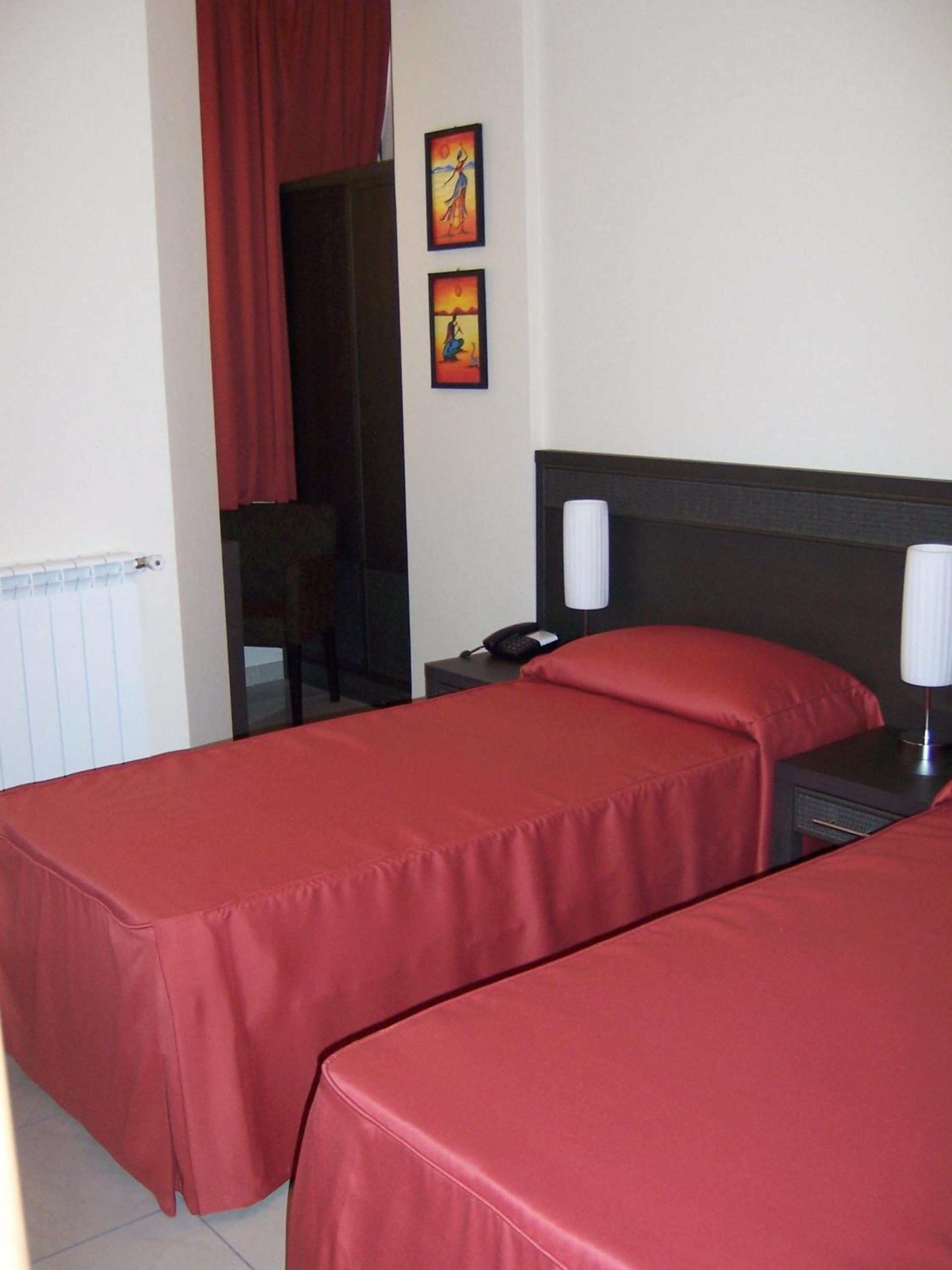 Standard Double or Twin Room photo 3