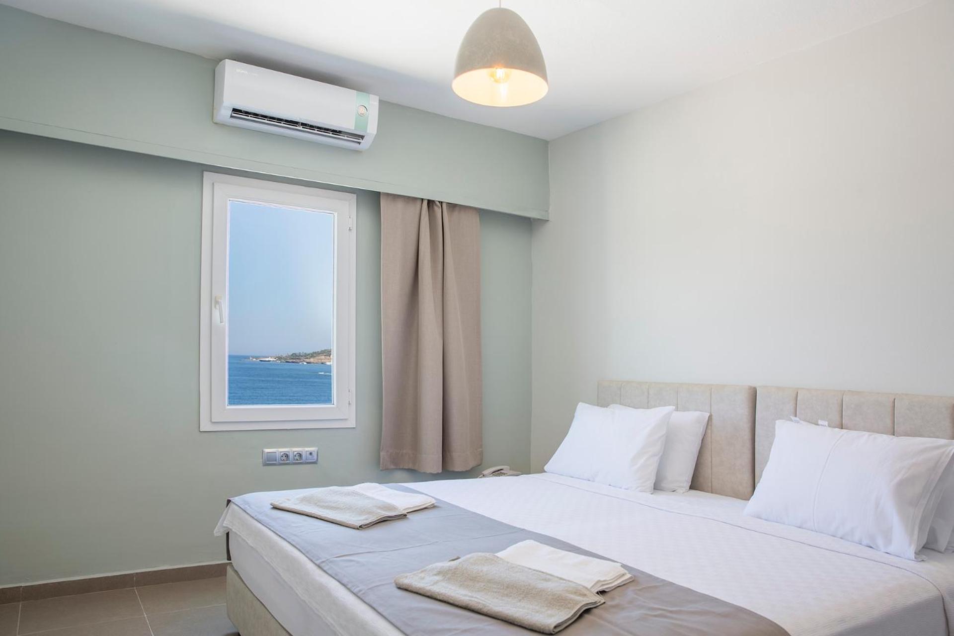 Double Room with Sea View - Photo 3