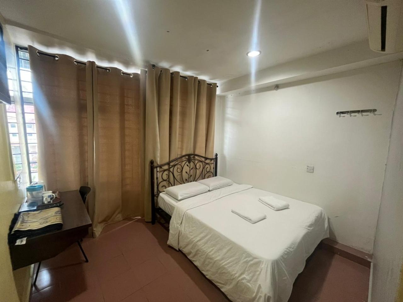Standard Queen Room photo 2
