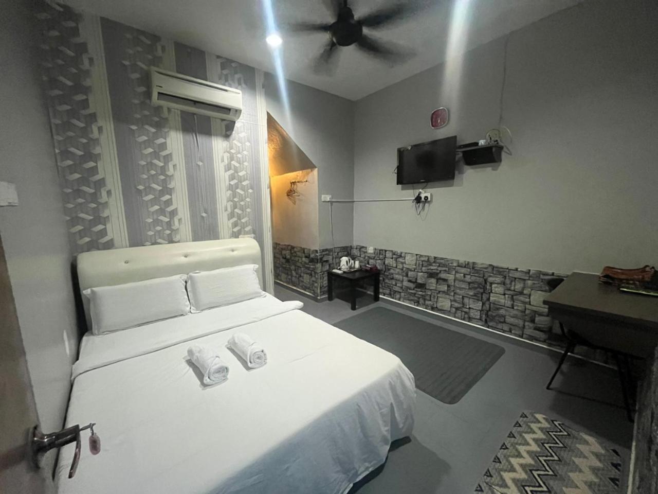 Standard Queen Room photo 3