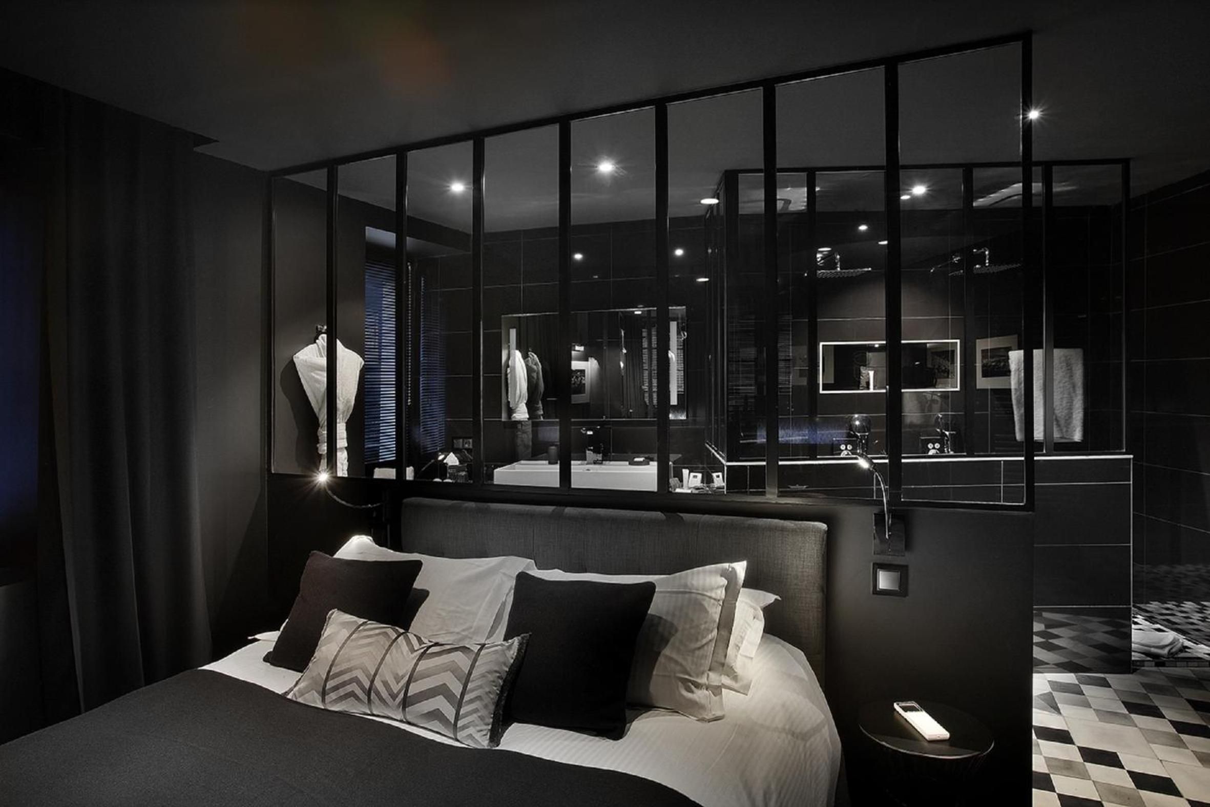 Chambre Noir Infini at Petit Hôtel Confidentiel