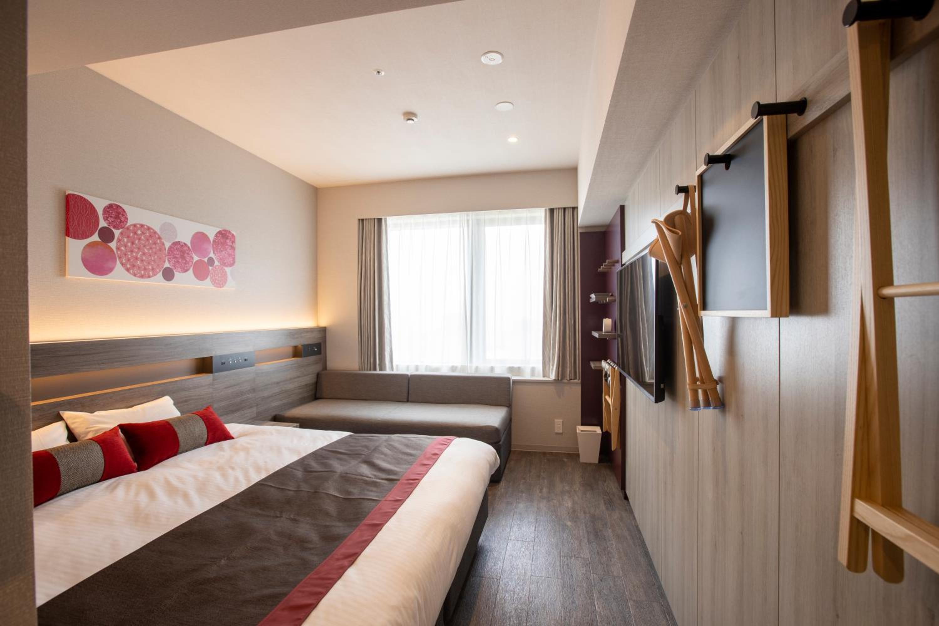 【Summer Limited Buffet Plan】NIJI KAN Casual Double Room with Shower 8F (21㎡) (NIJI KAN is an Accommodations Only Building) Restaurant and Onsen are in a Different Building.