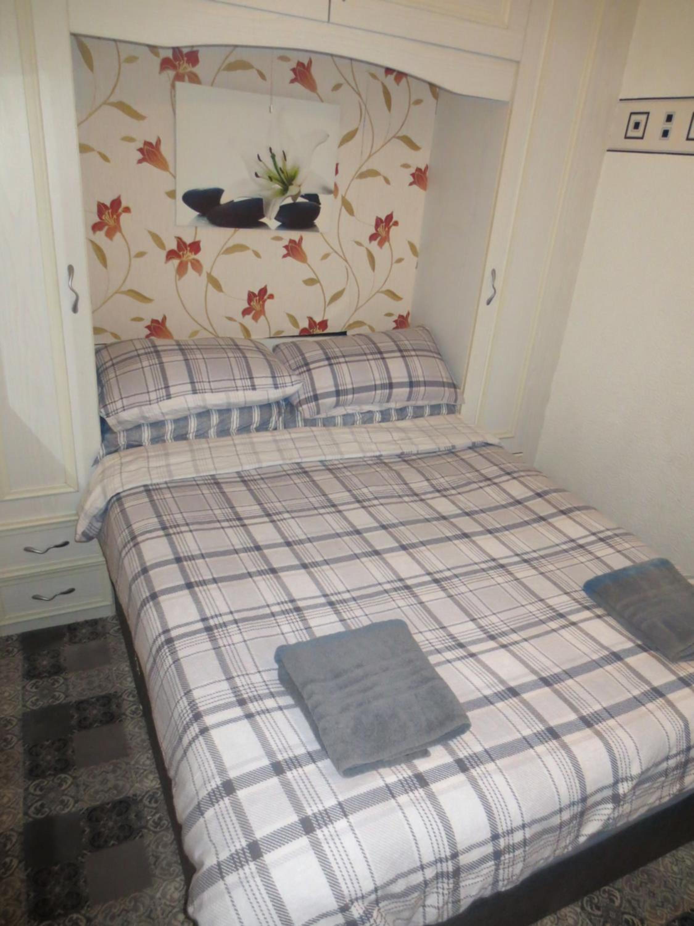 Double Room with Private Bathroom - Photo 4