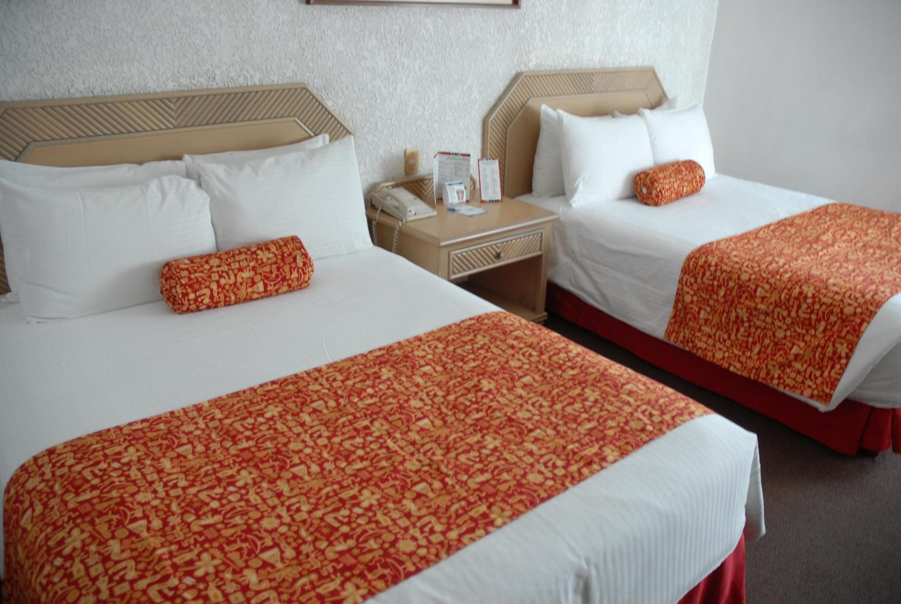 Standard Room with 2 Double Beds - Photo 14