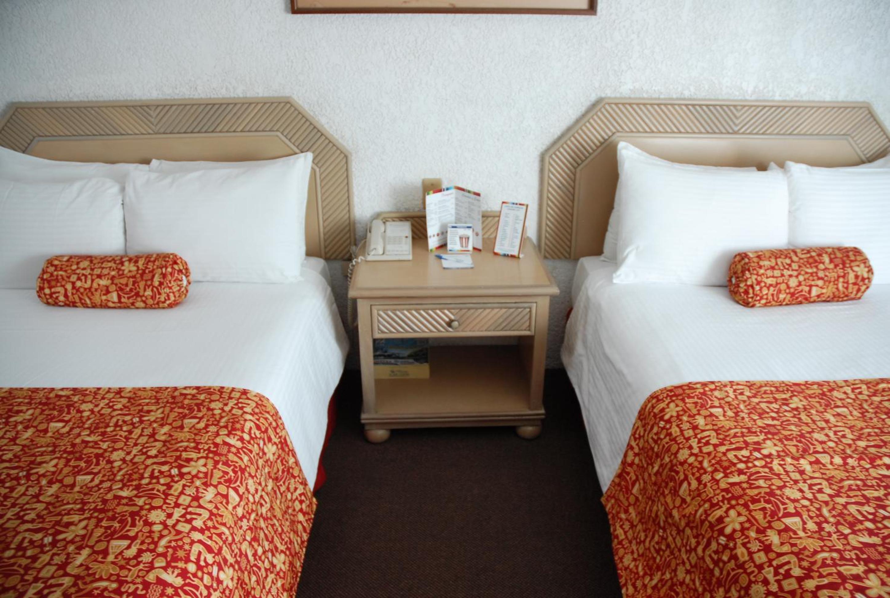 Standard Room with 2 Double Beds - Photo 13