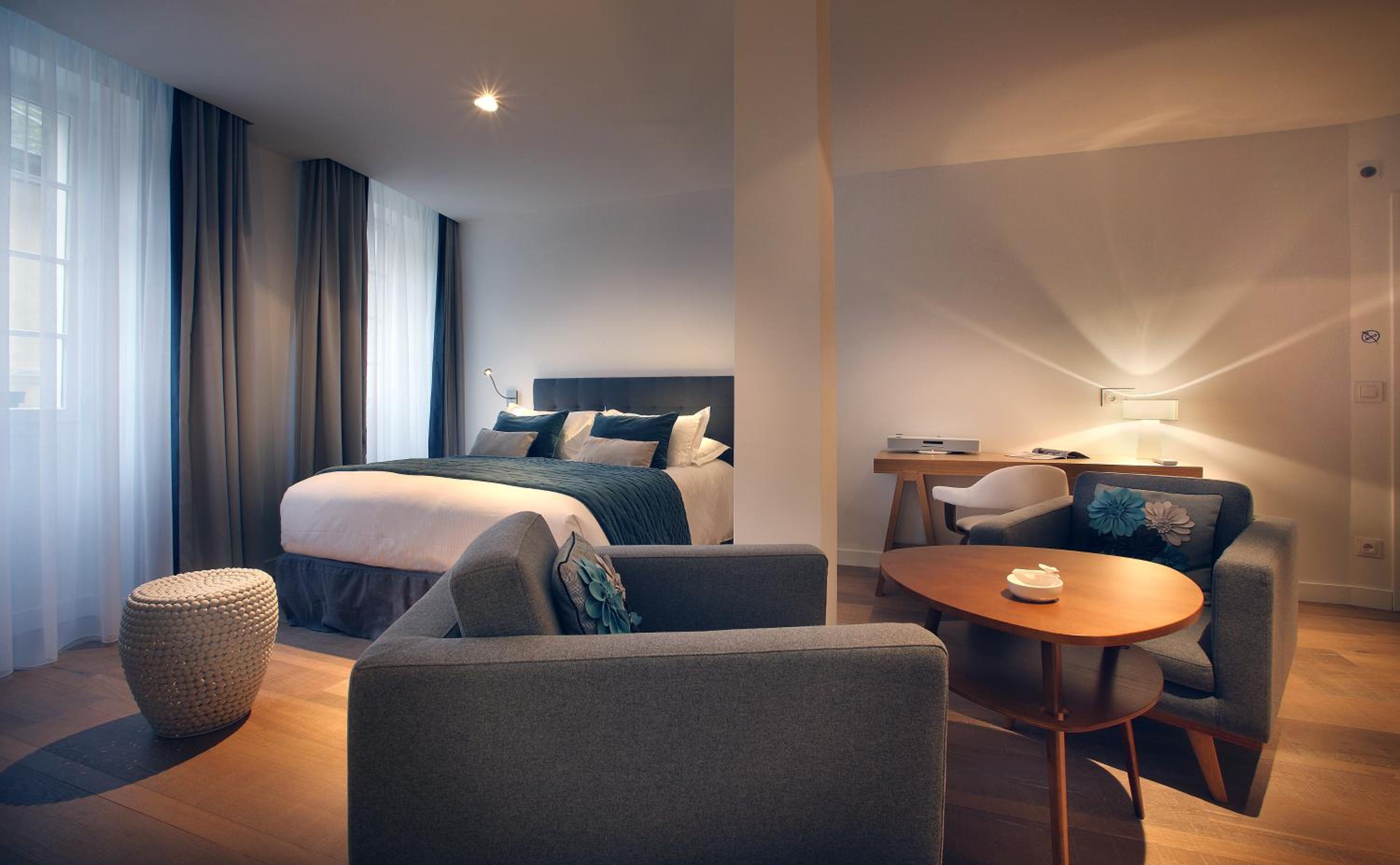 Junior Suite with Balcony - Photo 5