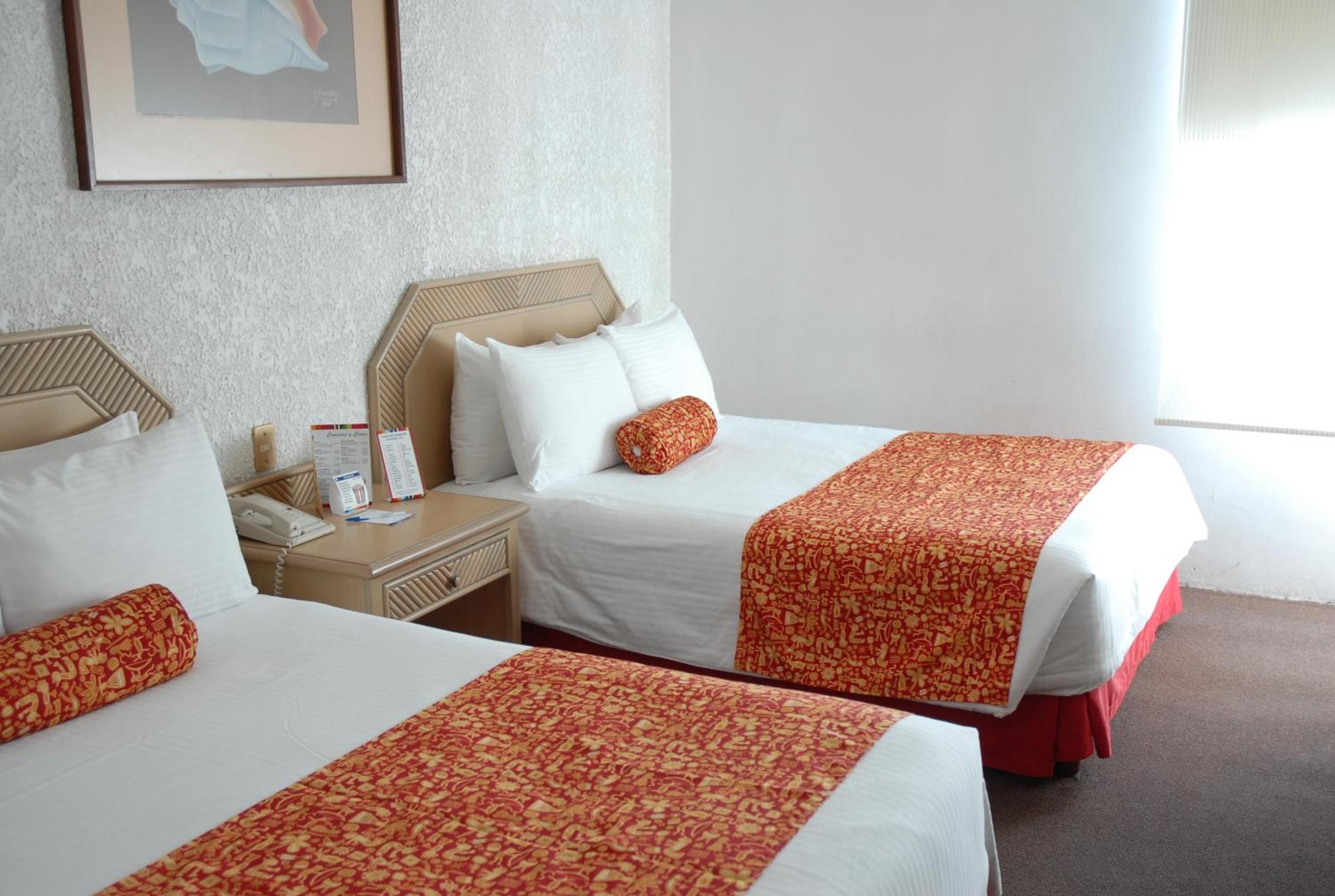 Standard Room with 2 Double Beds - Photo 11