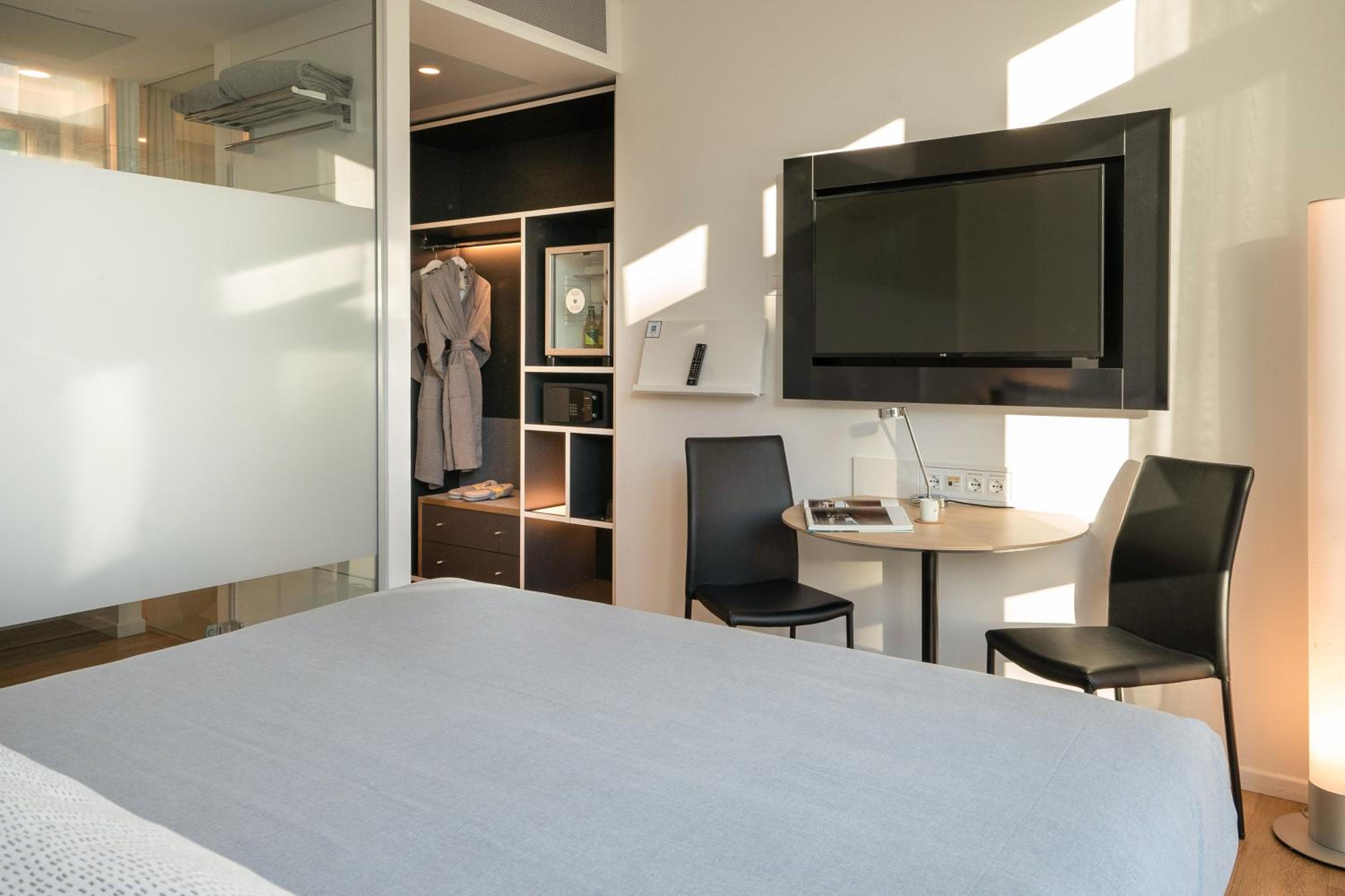 Interconnecting Innside Room
